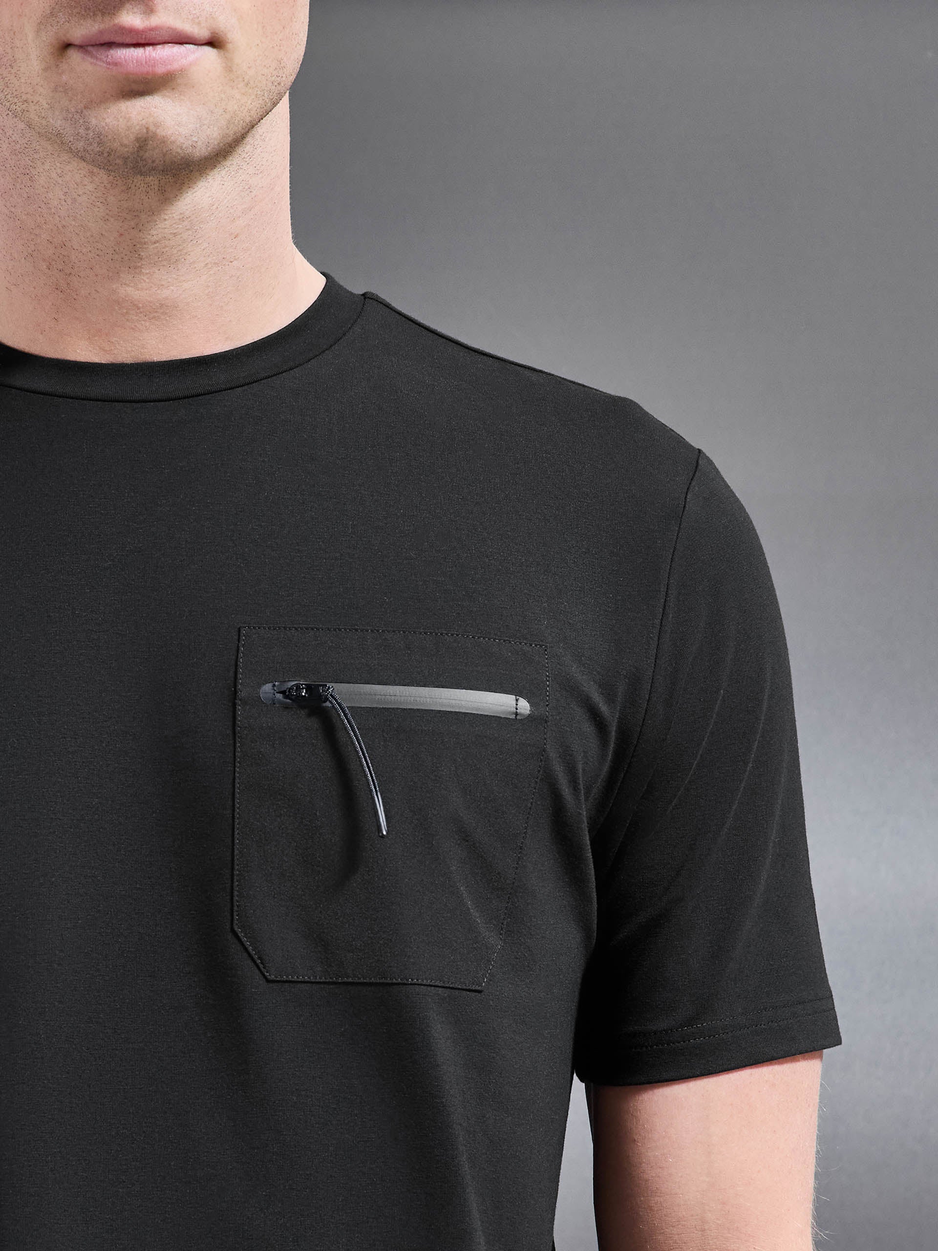 Active Cargo T-Shirt in Black - Image 3