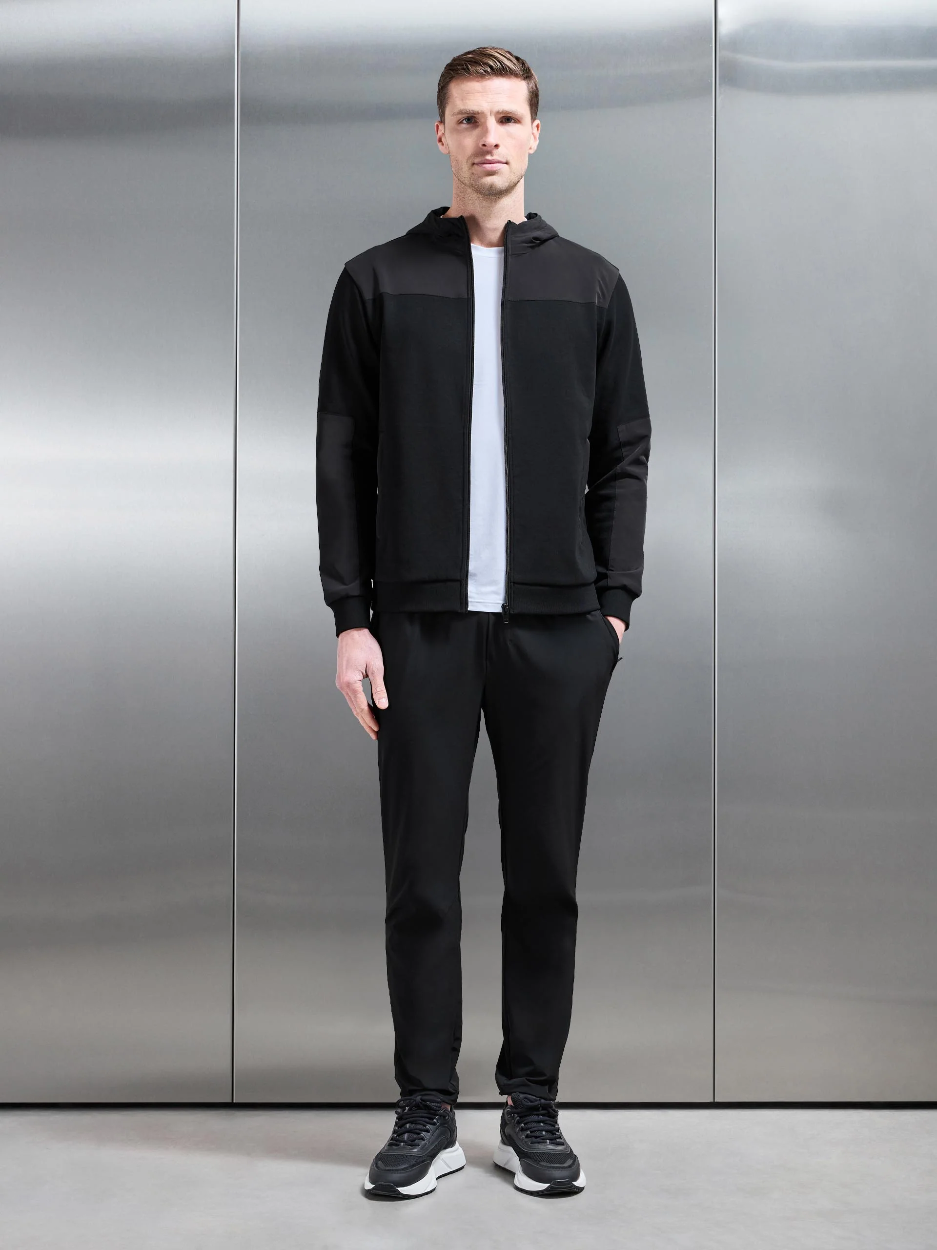 Apex Hybrid Jersey Windbreaker in Black - Image 2