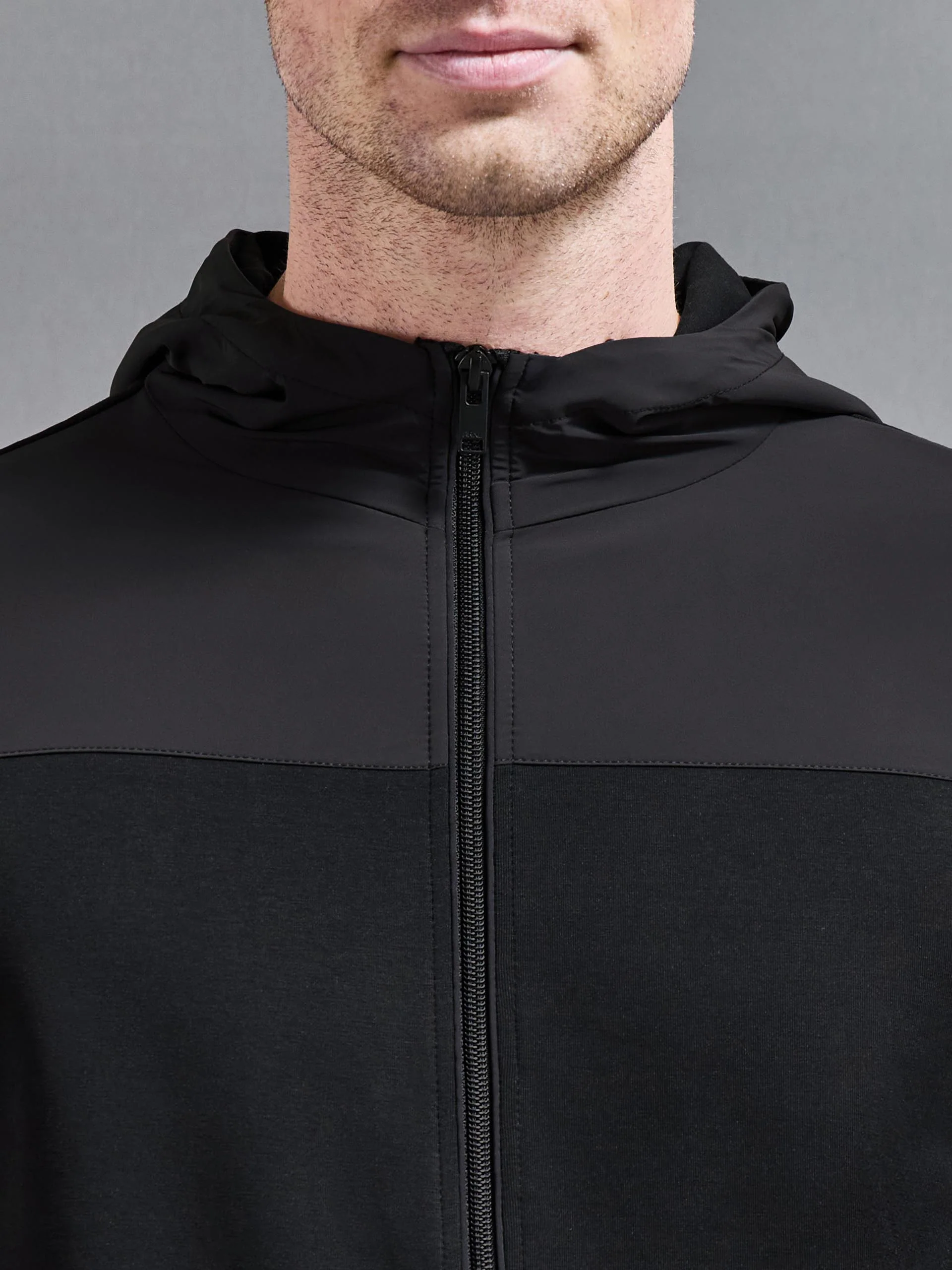 Apex Hybrid Jersey Windbreaker in Black - Image 4