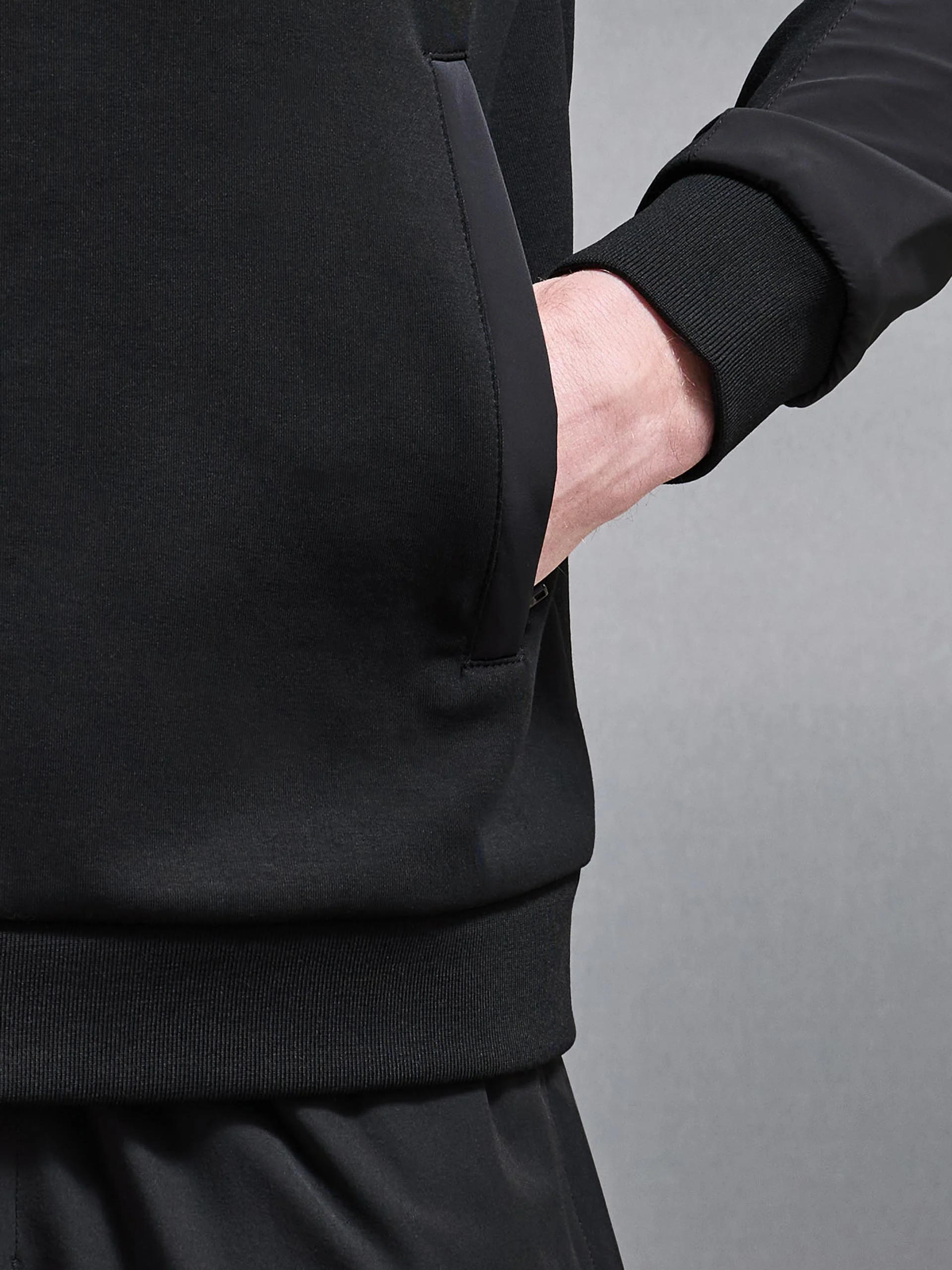 Apex Hybrid Jersey Windbreaker in Black - Image 5