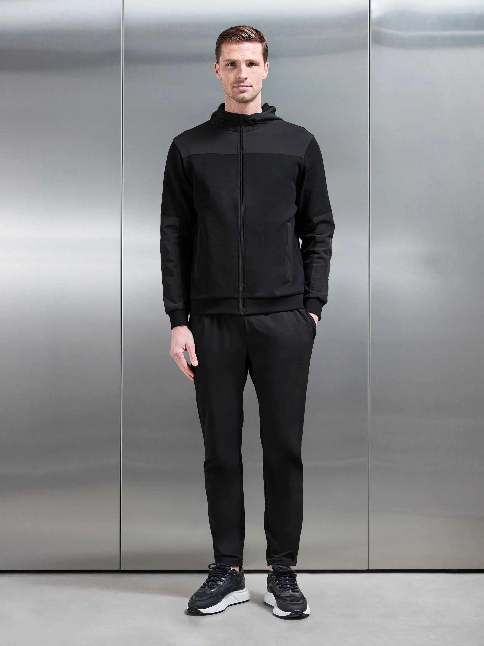 Apex Hybrid Jersey Windbreaker in Black - Image 7