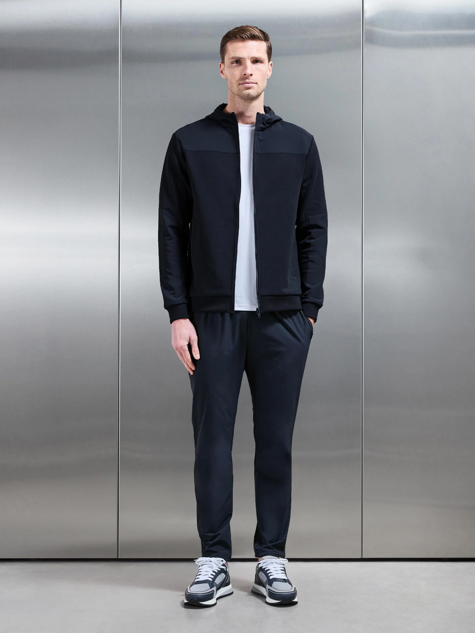 Apex Hybrid Jersey Windbreaker in Navy - Image 2