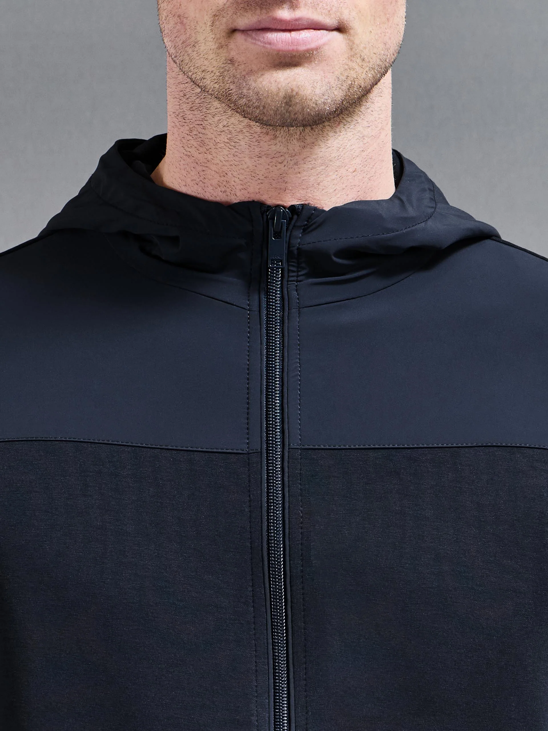 Apex Hybrid Jersey Windbreaker in Navy - Image 4