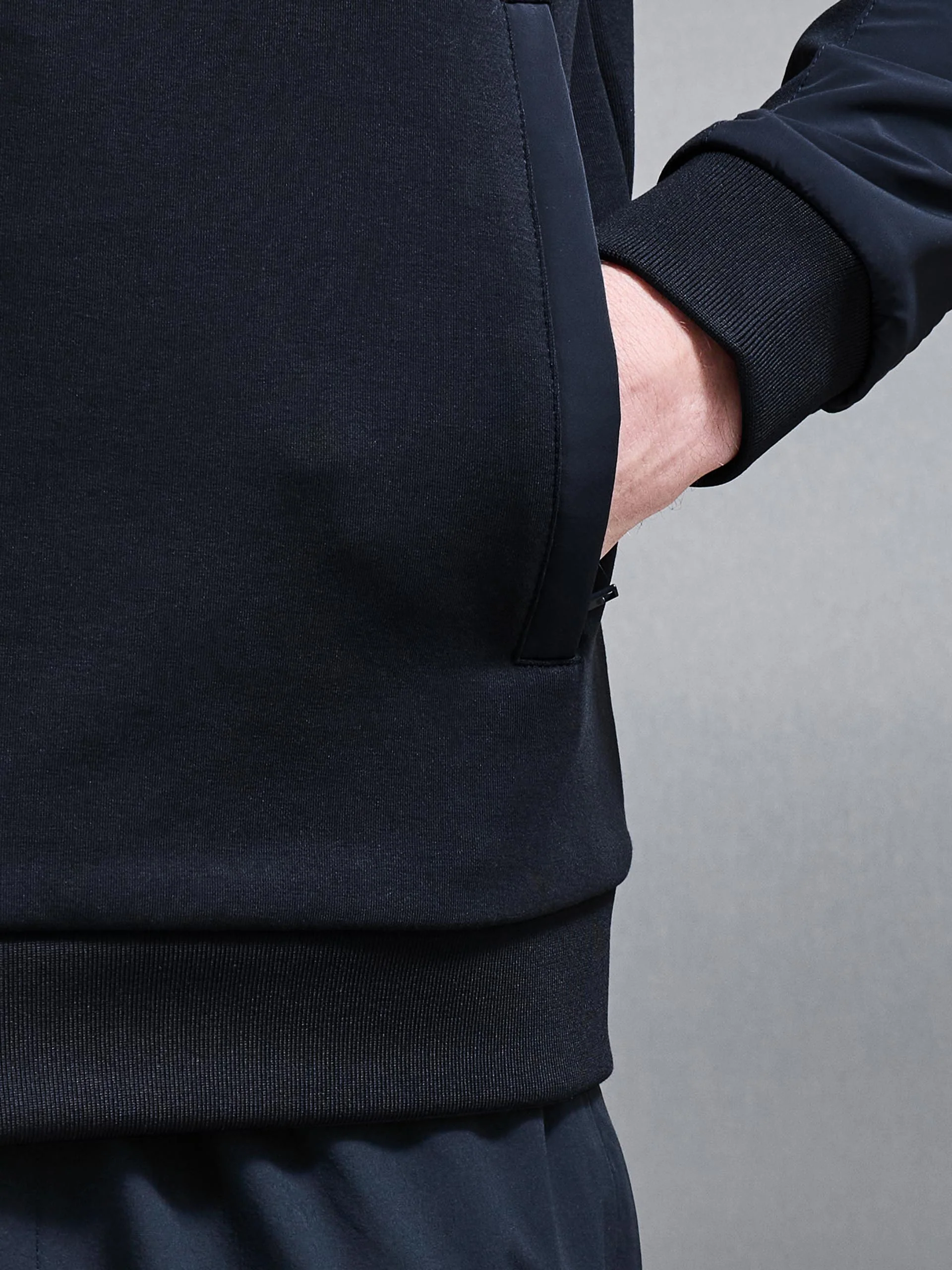 Apex Hybrid Jersey Windbreaker in Navy - Image 5