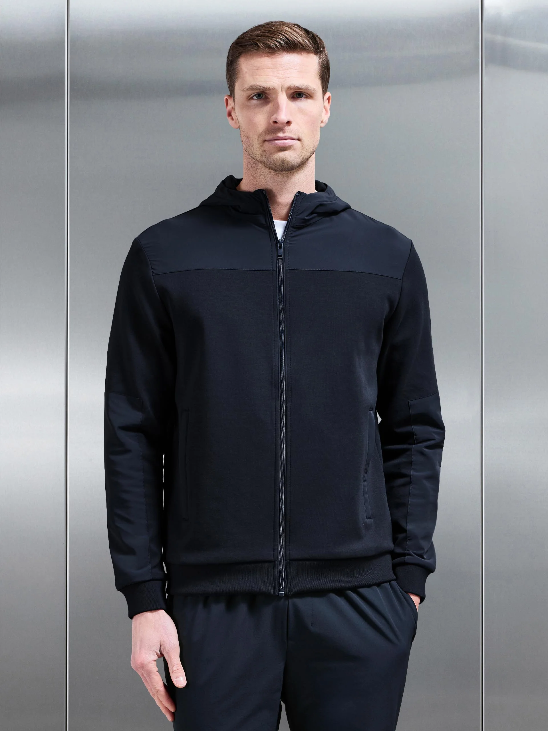 Apex Hybrid Jersey Windbreaker in Navy - Image 6