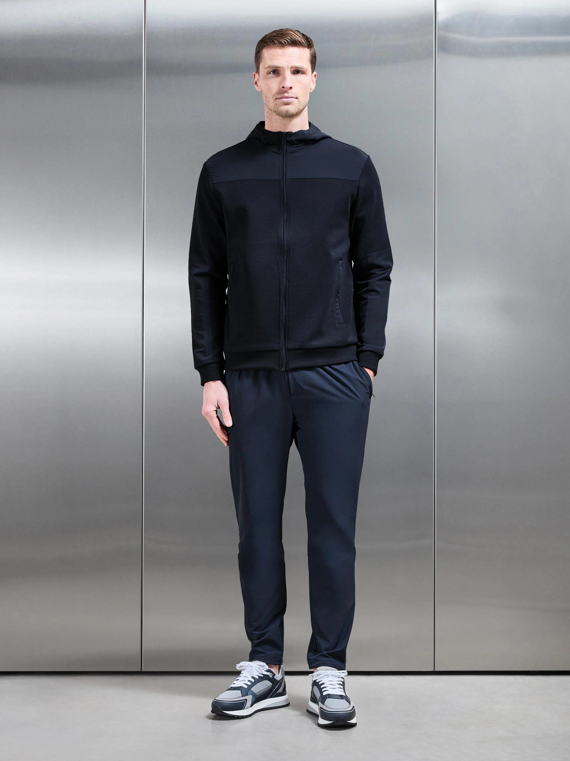 Apex Hybrid Jersey Windbreaker in Navy - Image 7