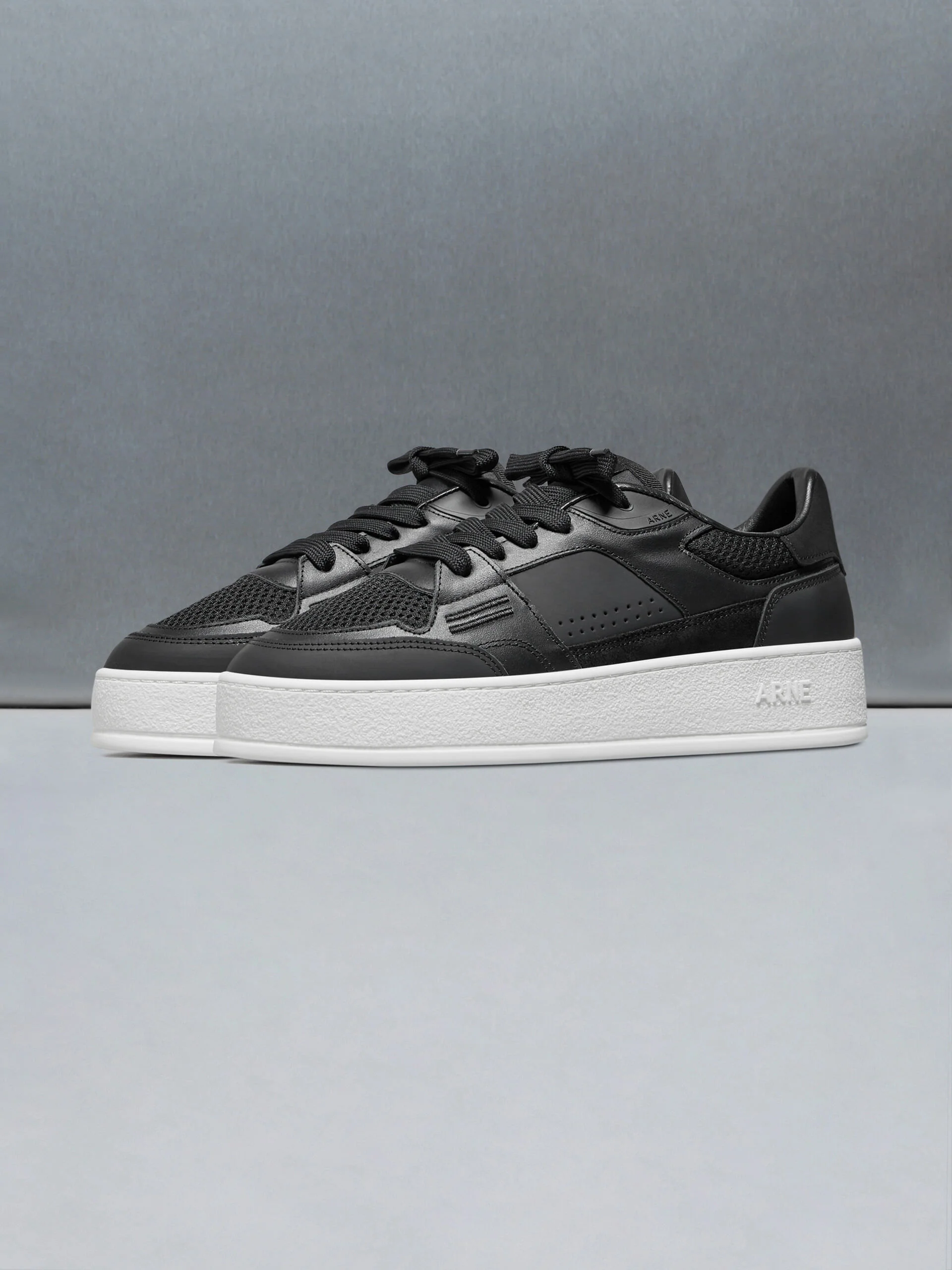 Arena Trainer 2.0 in Black - Image 3
