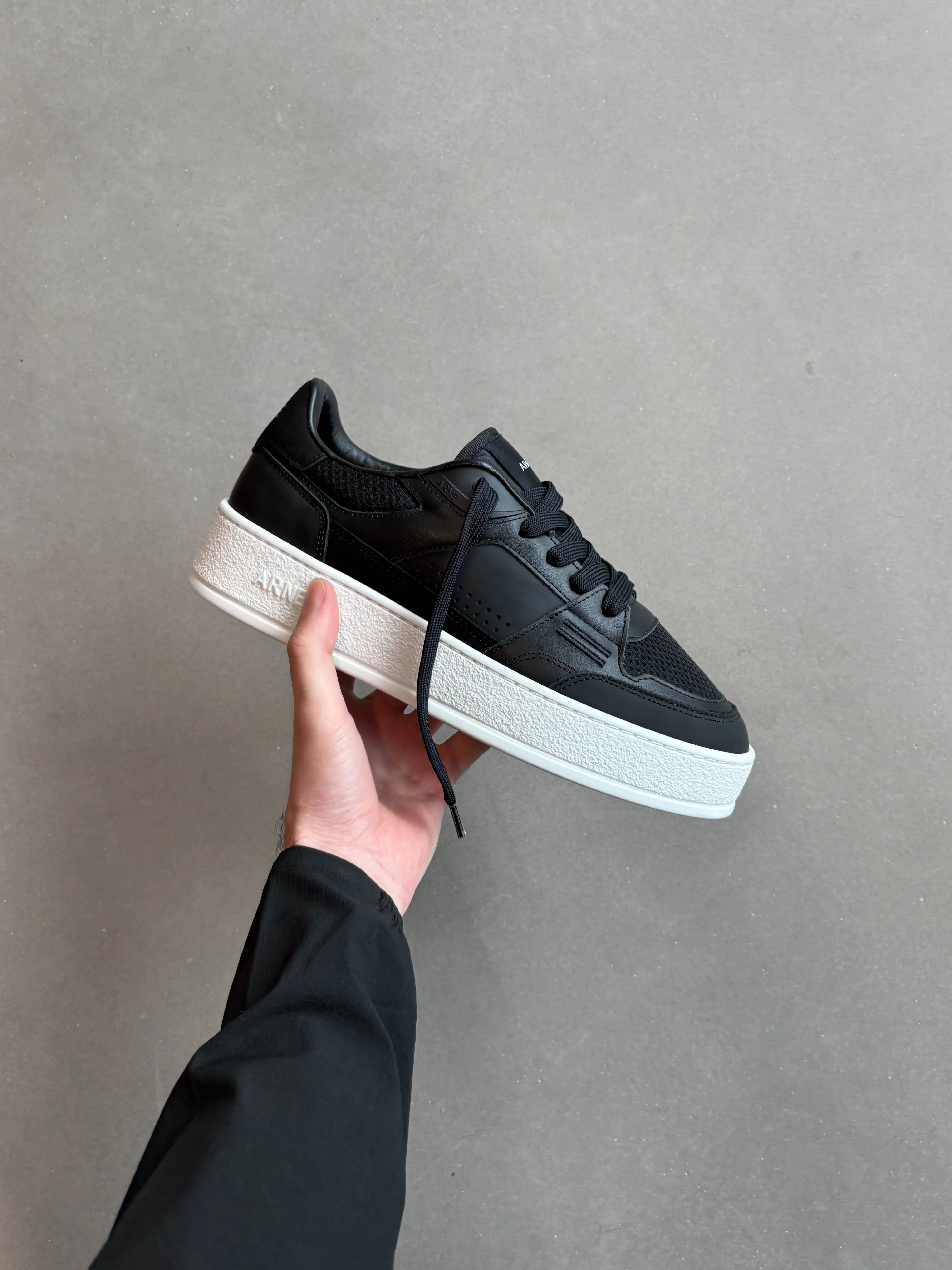 Arena Trainer 2.0 in Black - Image 6