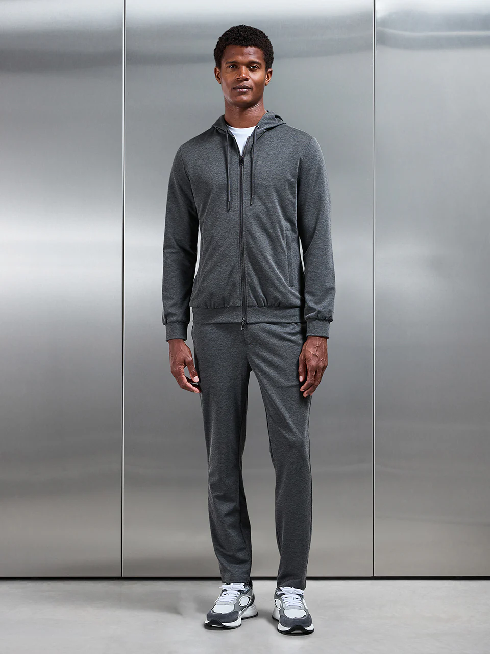 Athleisure Jogger in Dark Grey - Image 6