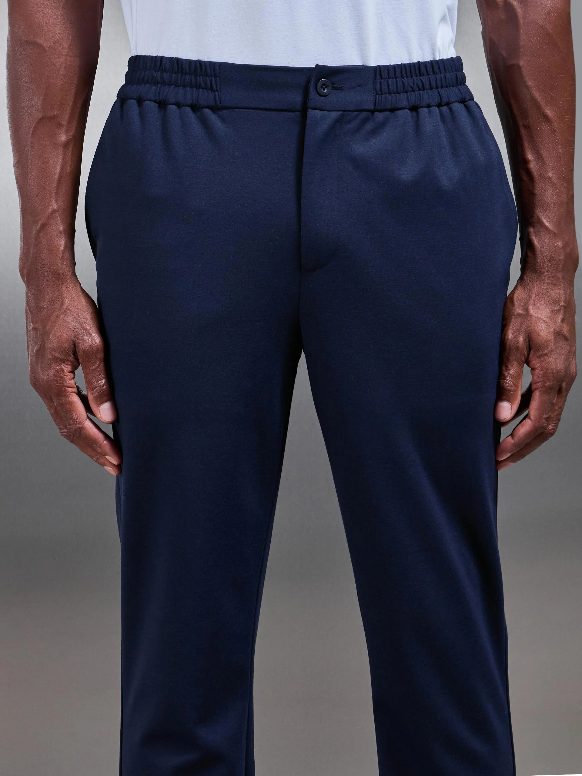 Athleisure Jogger in Navy - Image 5