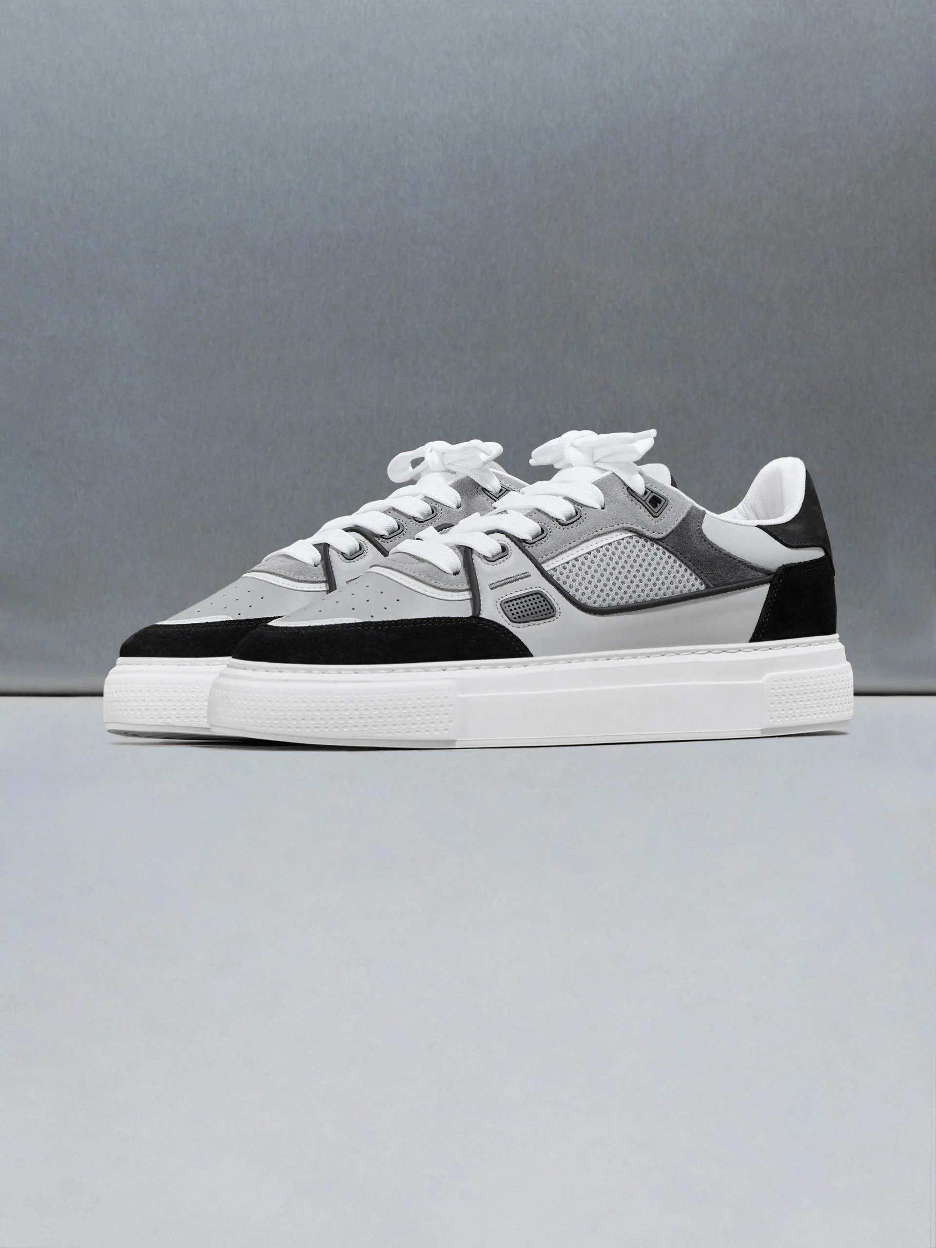 Atlas Trainer in Grey Black - Image 3