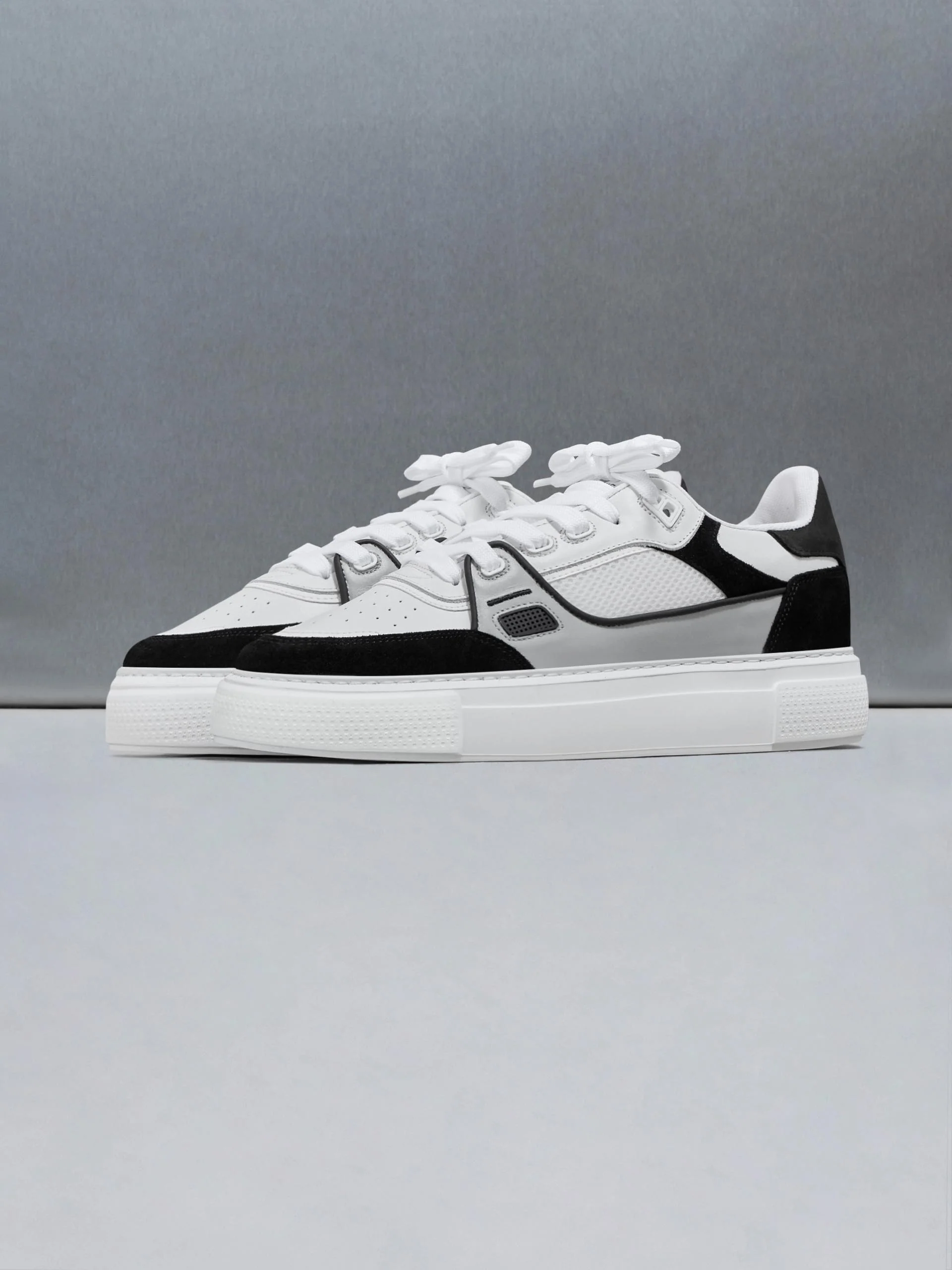 Atlas Trainer in White Black - Image 3