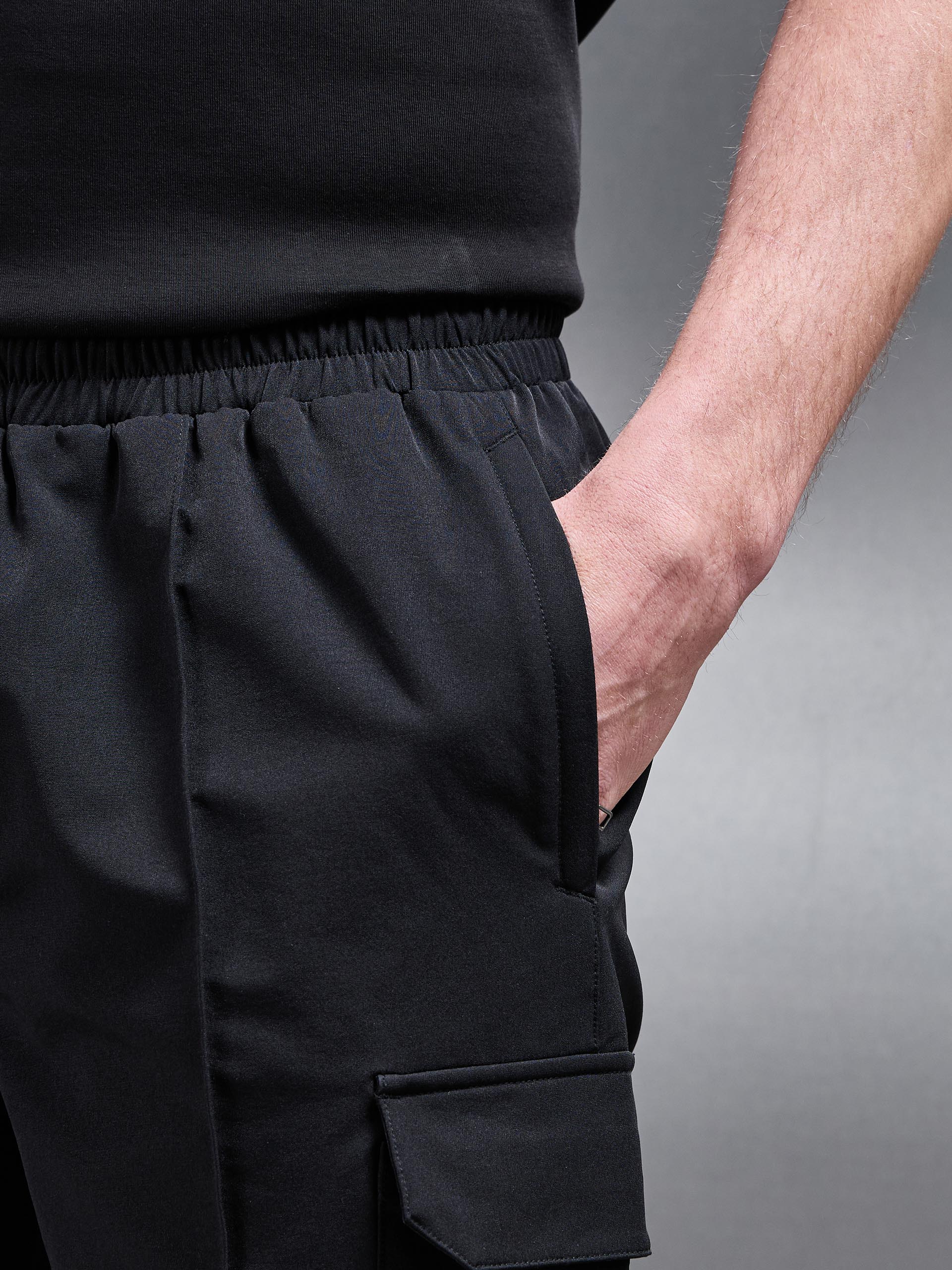 Cargo Short in Black - Image 4