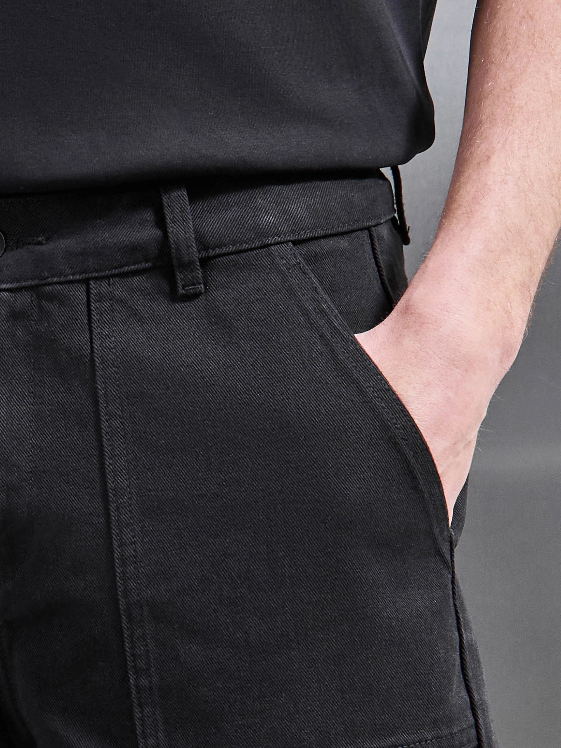 Carpenter Short in Black - Image 5