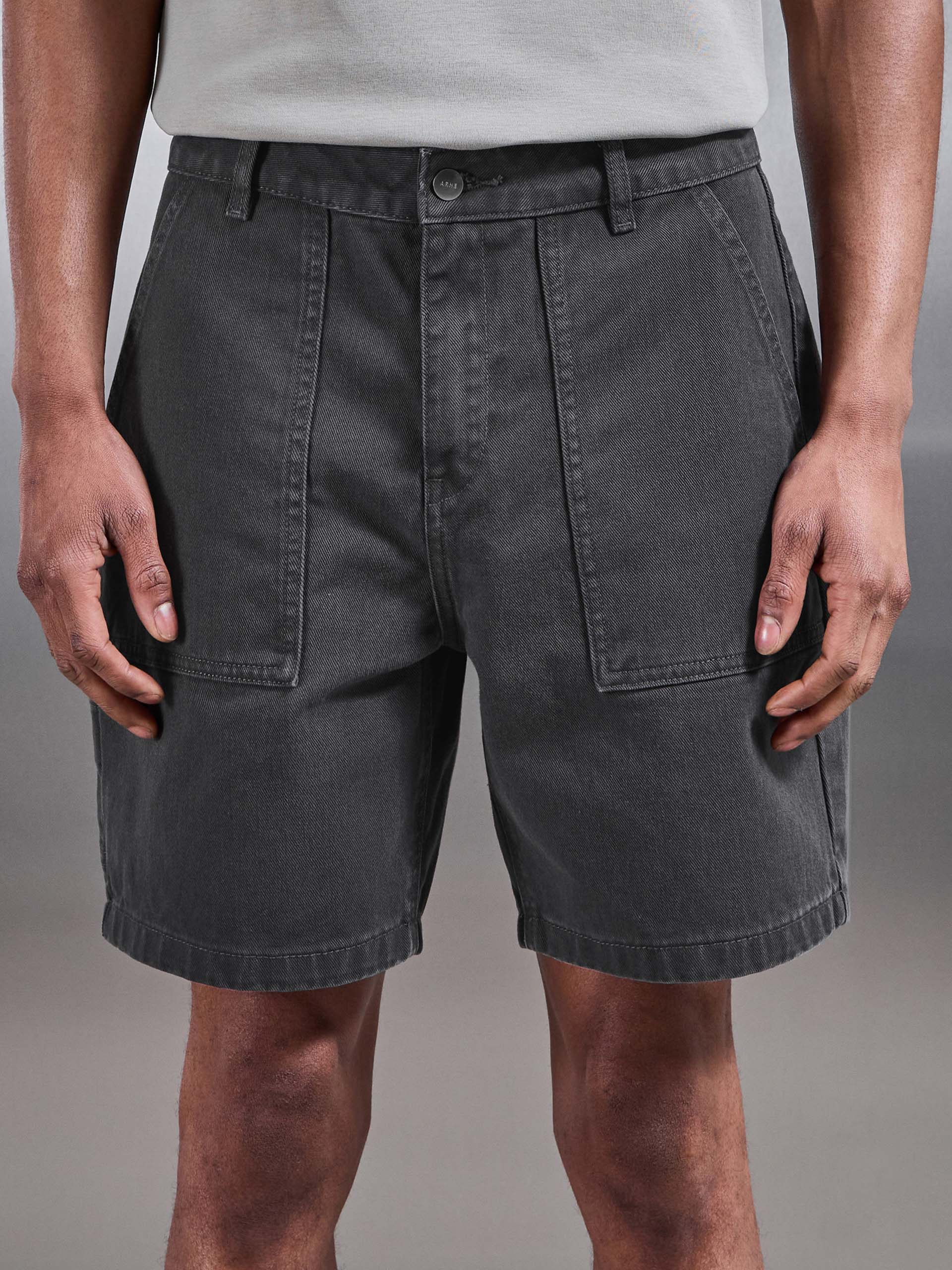 Carpenter Short in Grey - Image 4