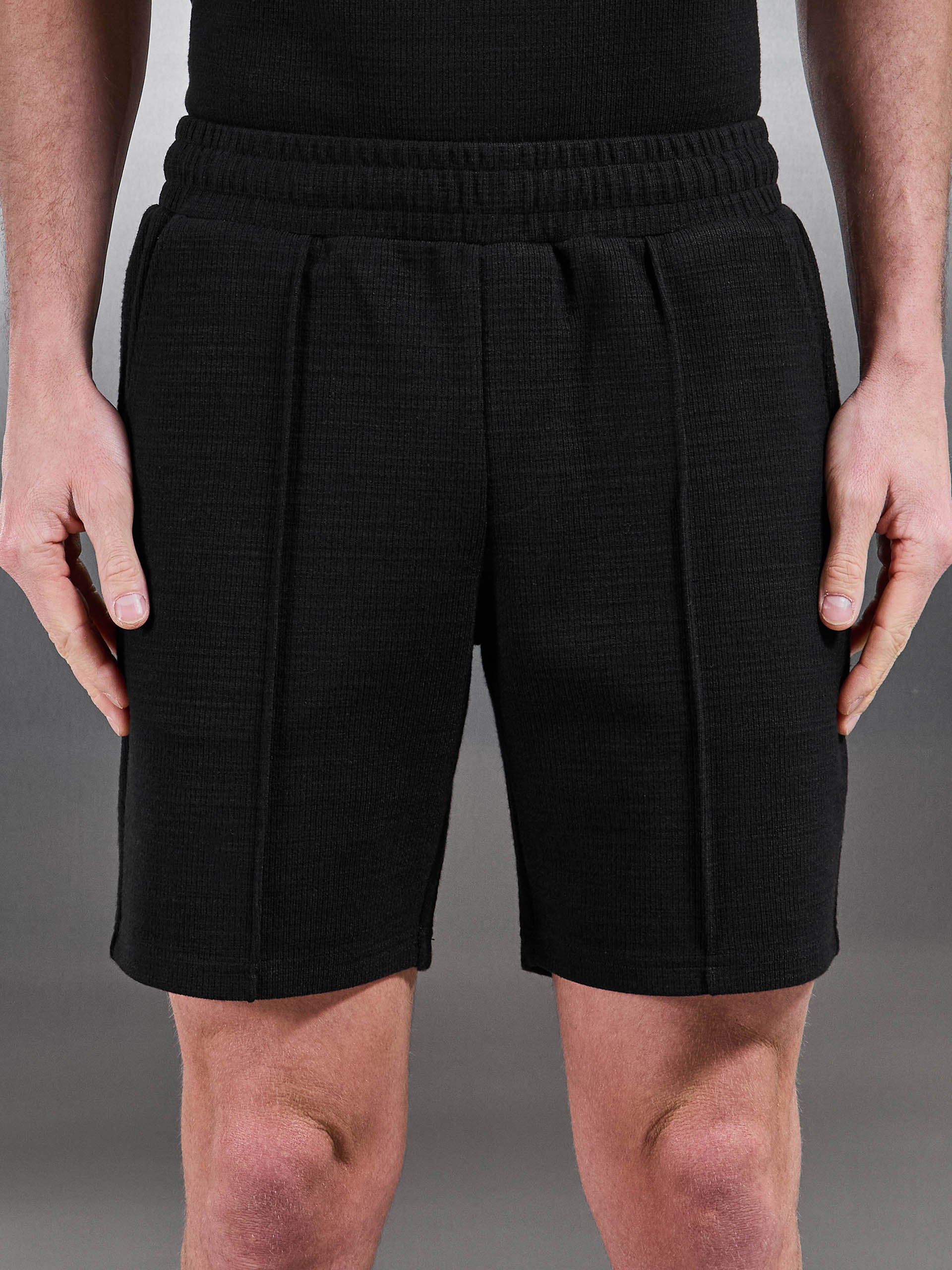 Cavour Textured Short in Black - Image 4