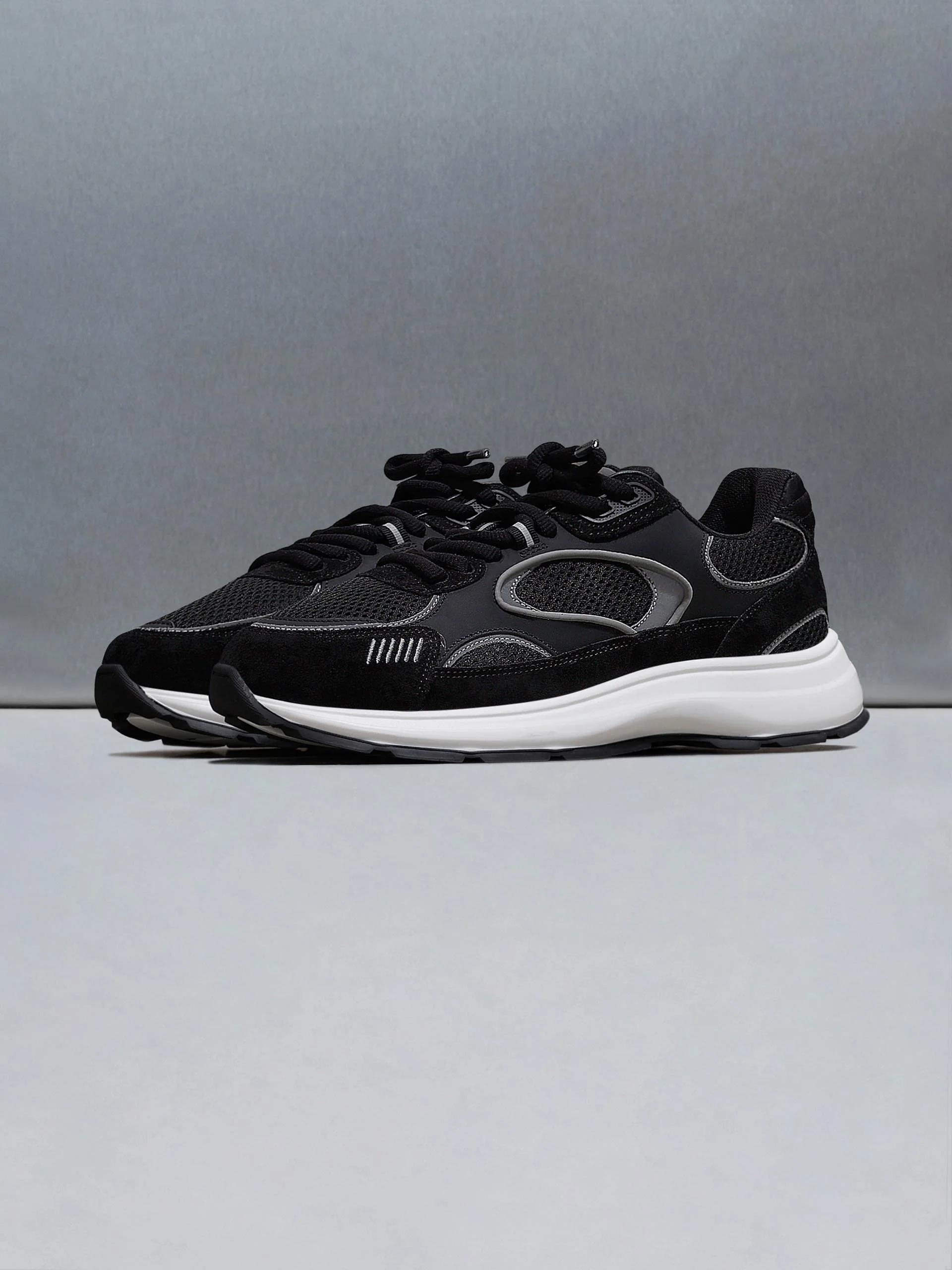 Circuit Trainer in Black - Image 3