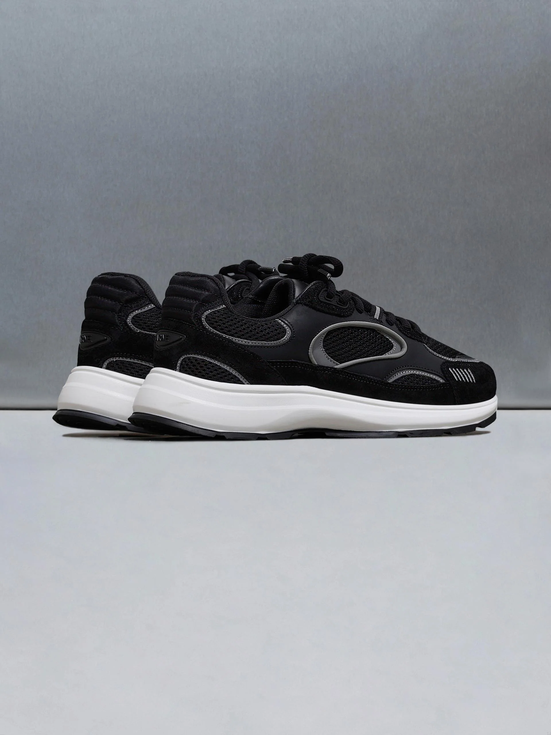 Circuit Trainer in Black - Image 4