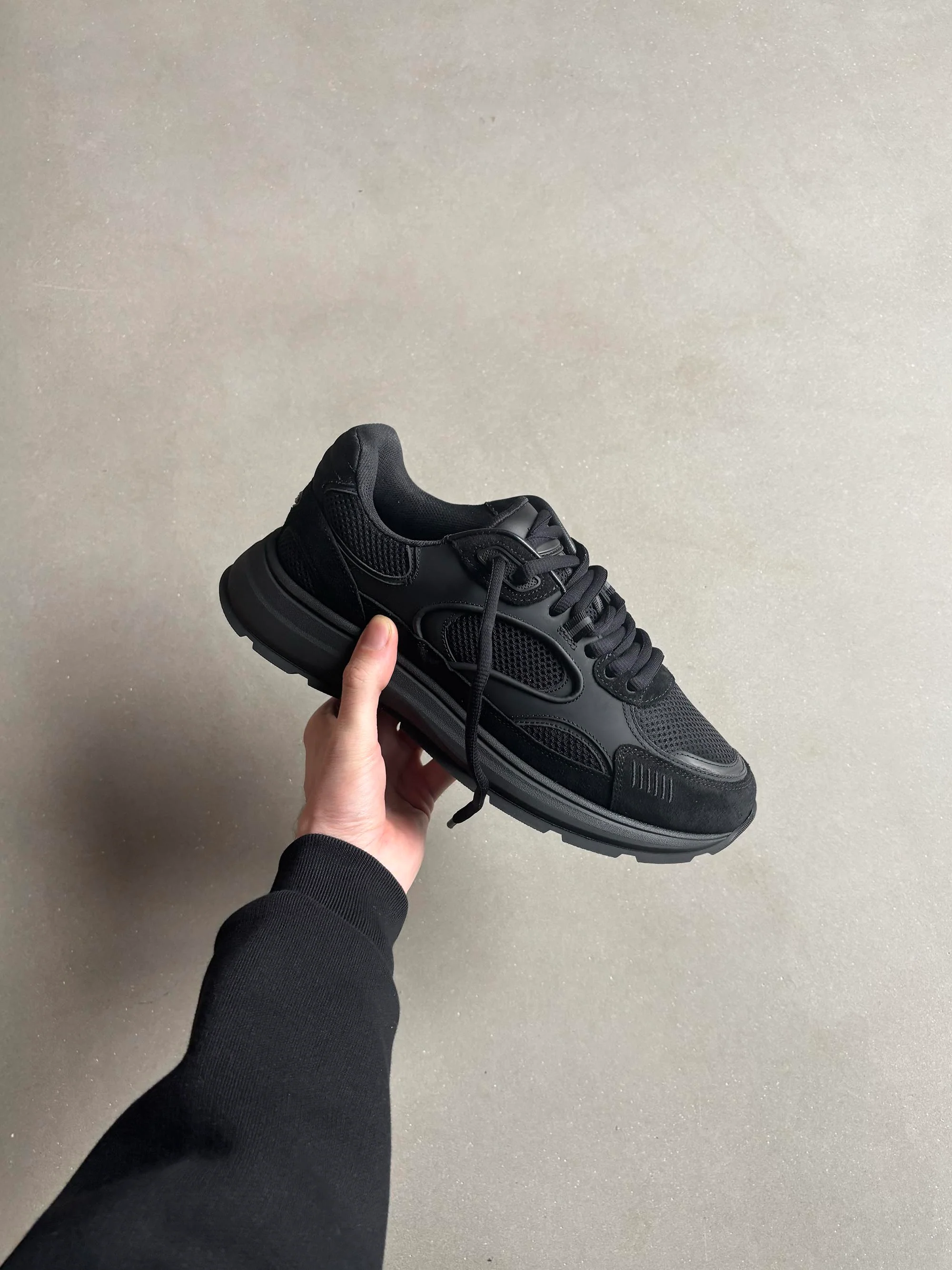 Circuit Trainer in Triple Black - Image 6