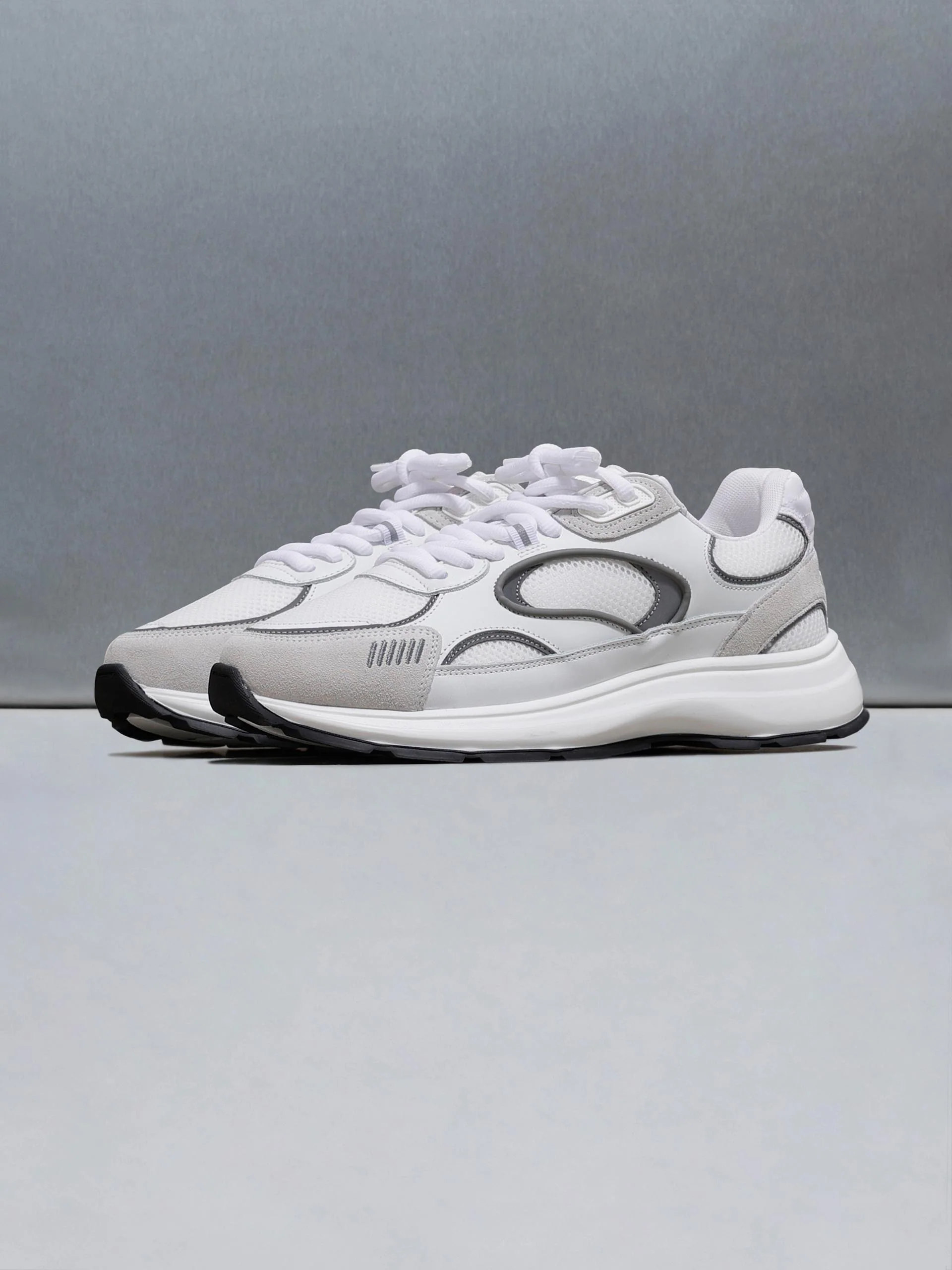 Circuit Trainer in White - Image 3