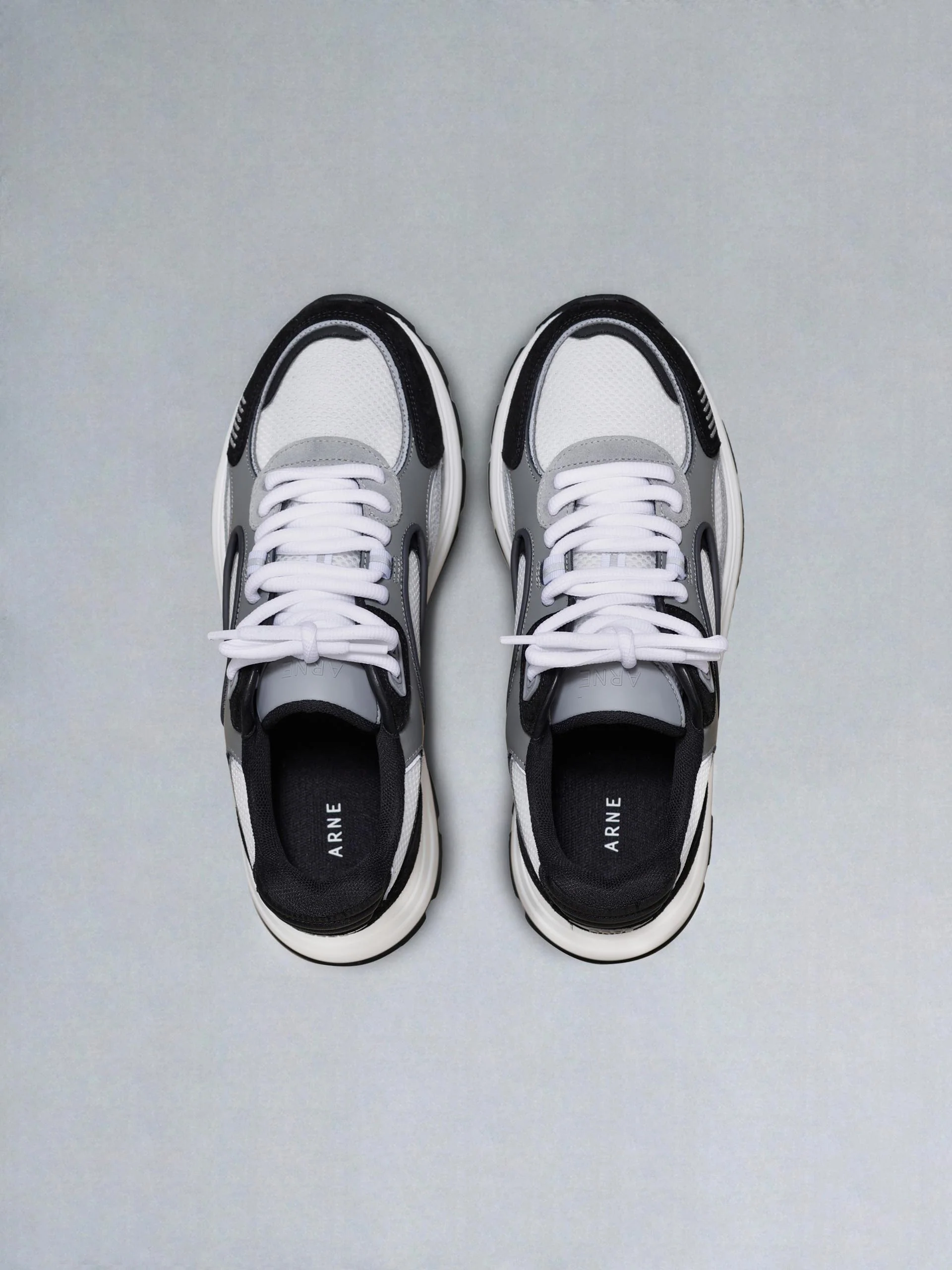 Circuit Trainer in White Black - Image 5