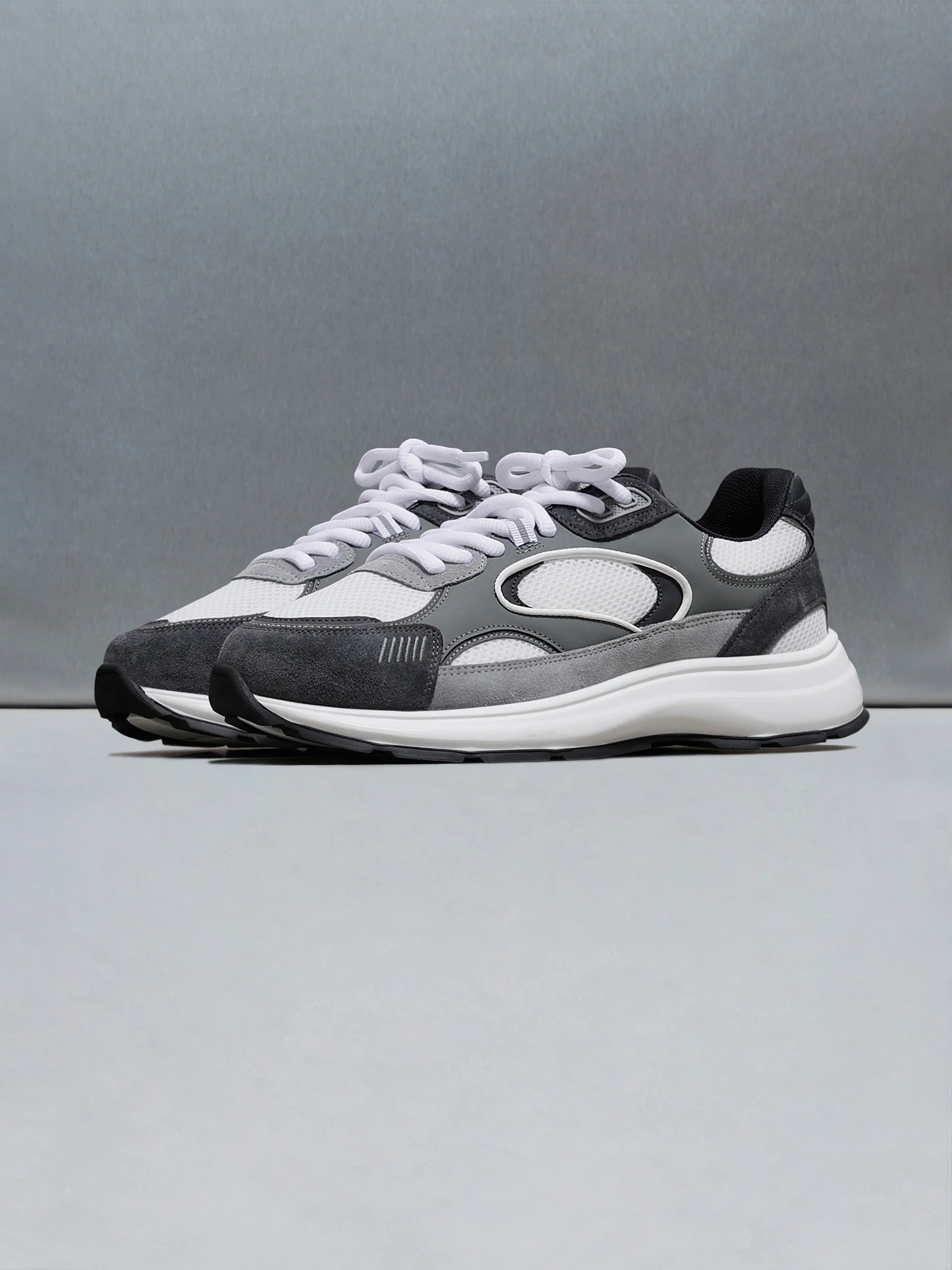 Circuit Trainer in White Grey - Image 3