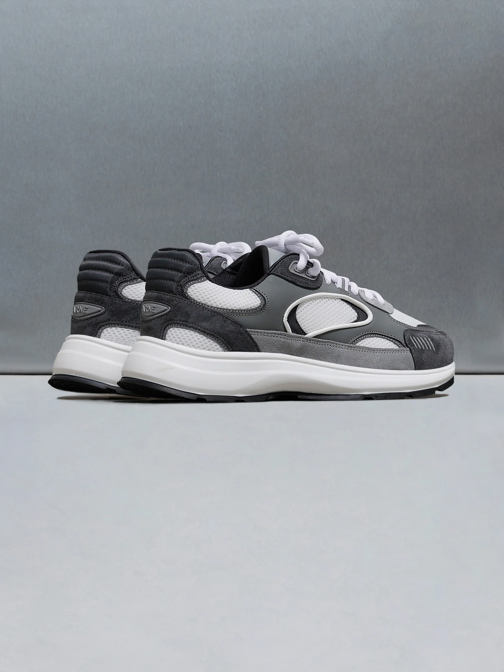 Circuit Trainer in White Grey - Image 4