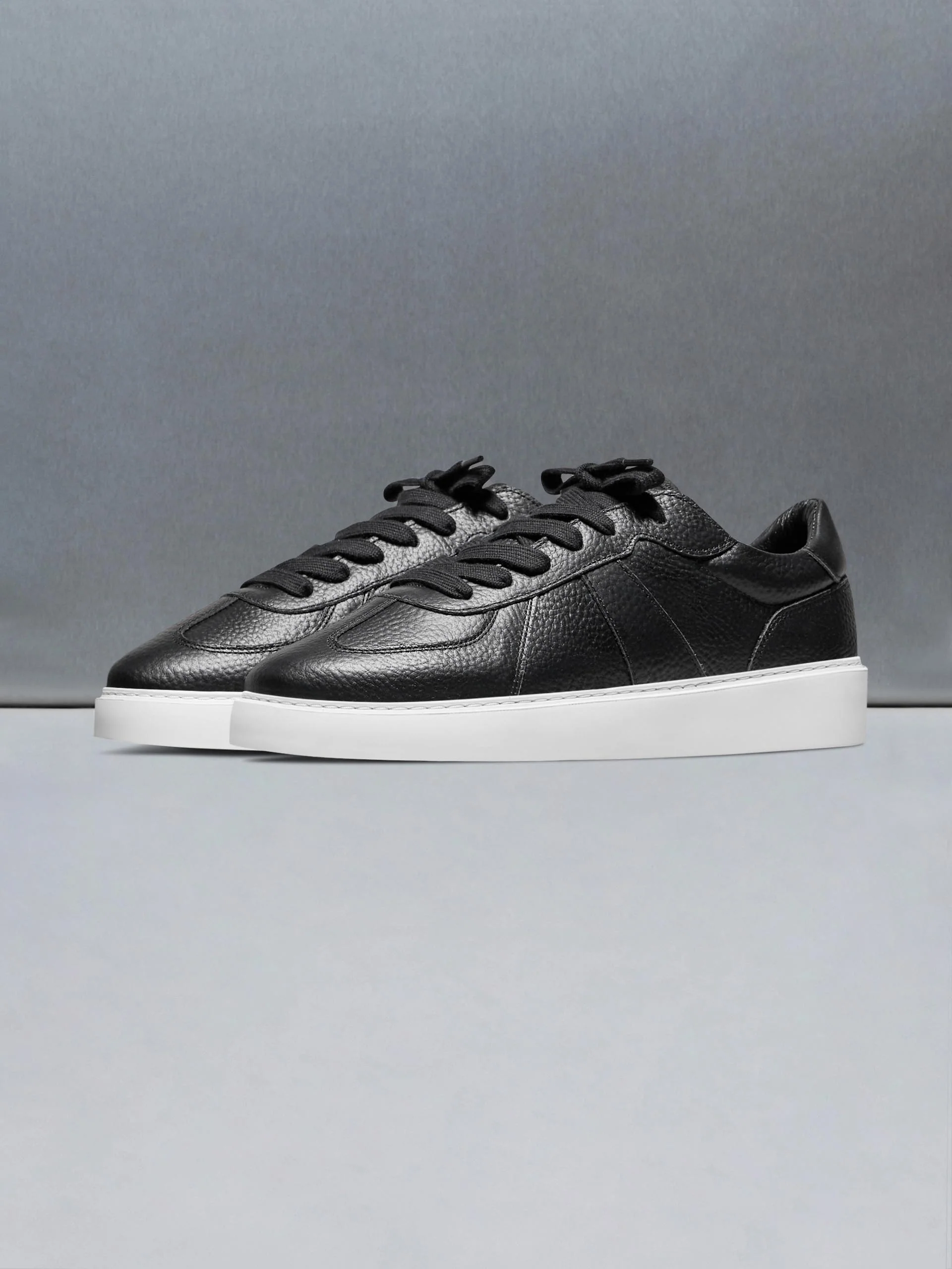 Classic Court Trainer in Black - Image 3