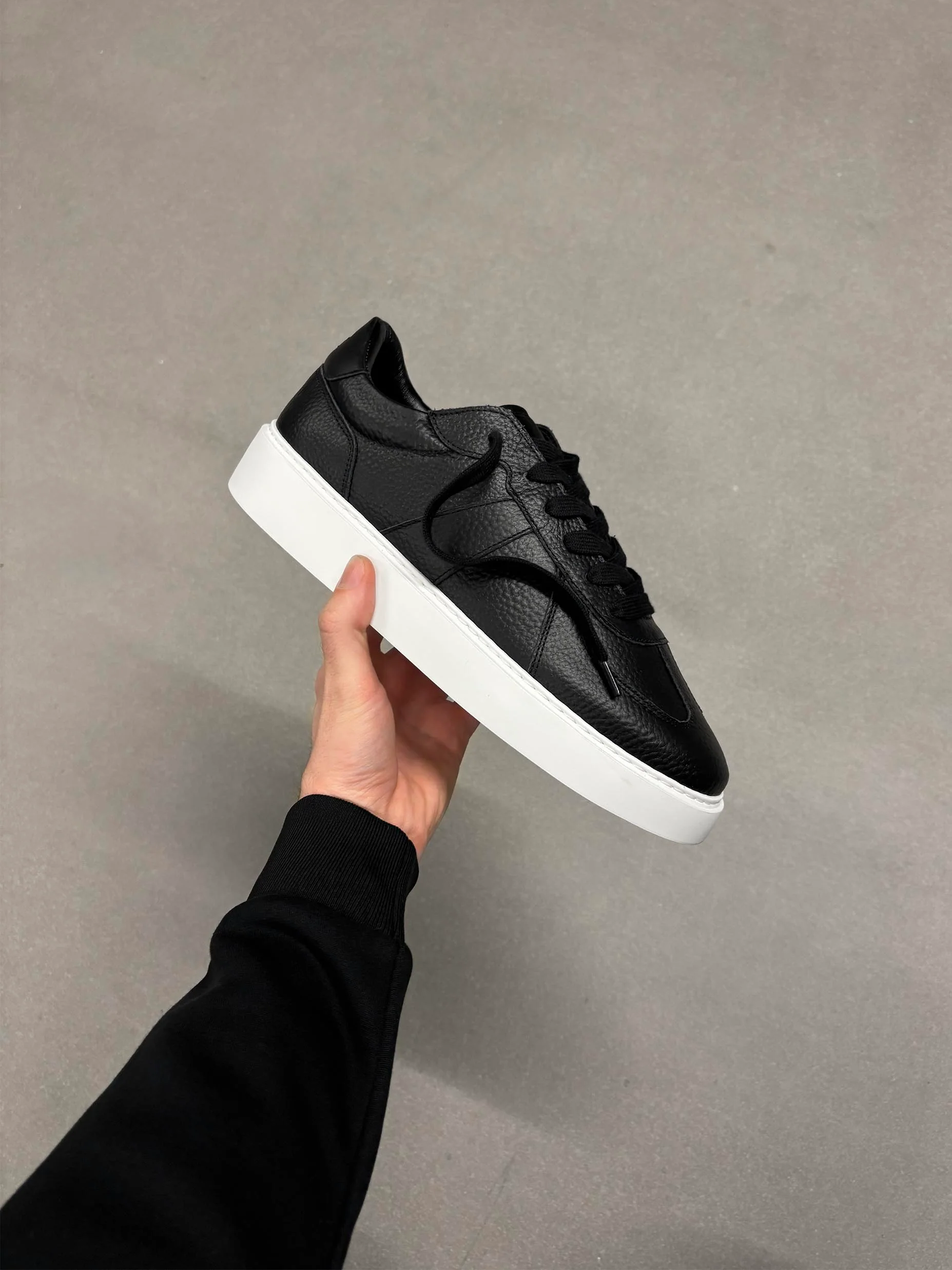 Classic Court Trainer in Black - Image 6