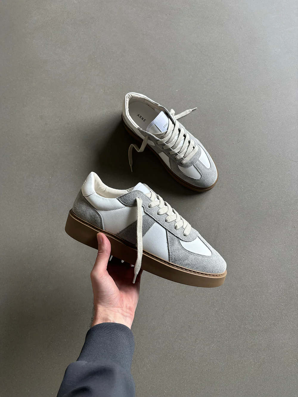 Classic Court Trainer in White Grey - Image 6