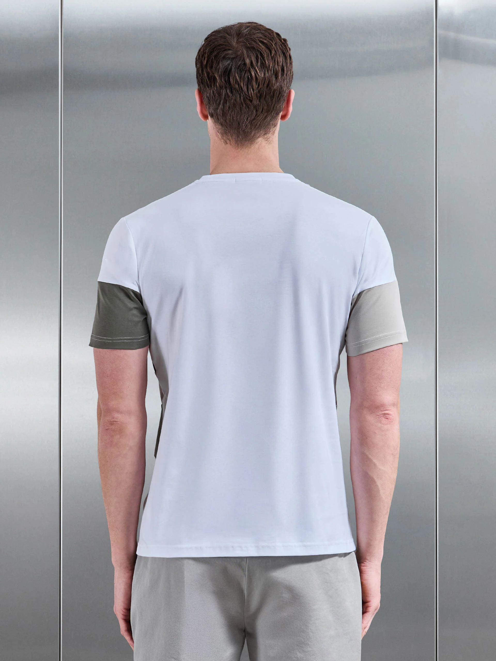 Colour Block T-Shirt in White - Image 3