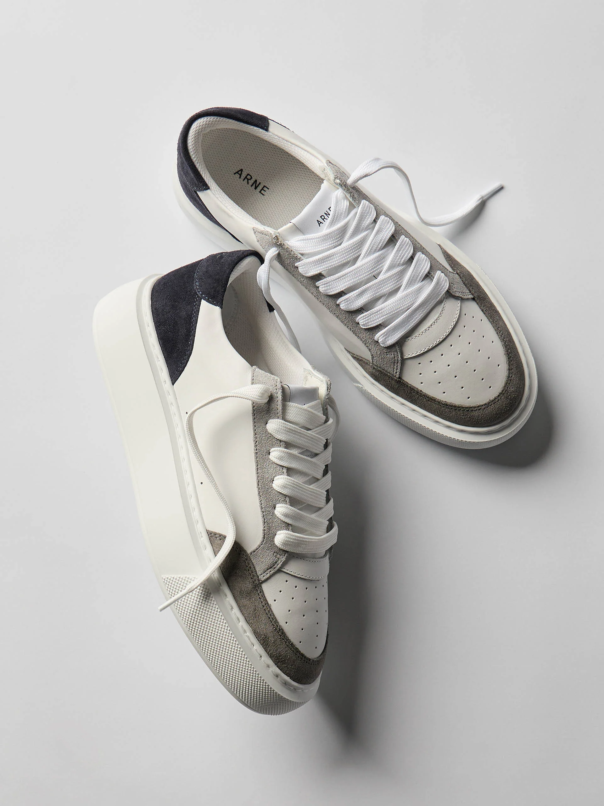 Court Trainer 2.0 in White Navy - Image 2