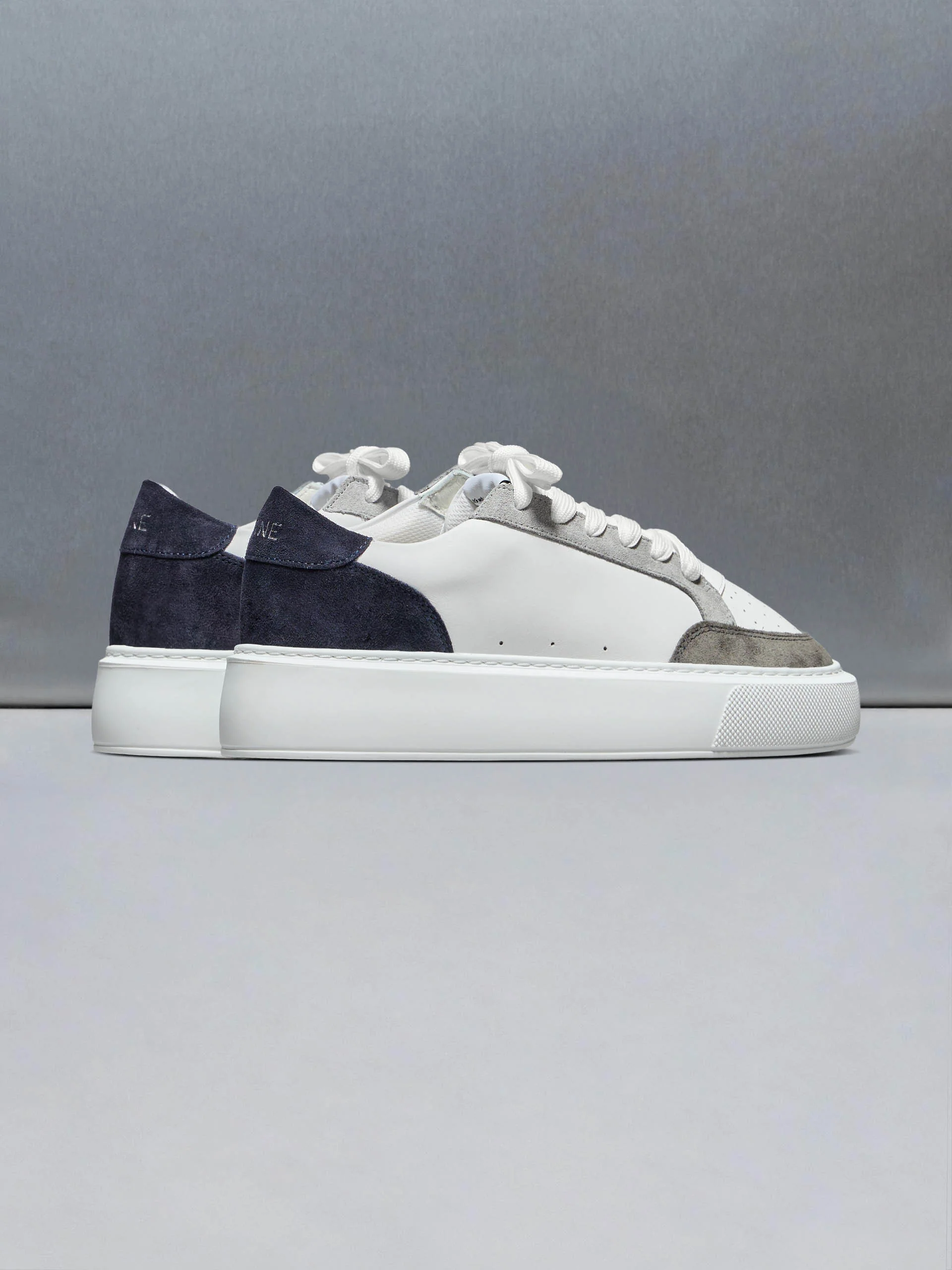 Court Trainer 2.0 in White Navy - Image 4