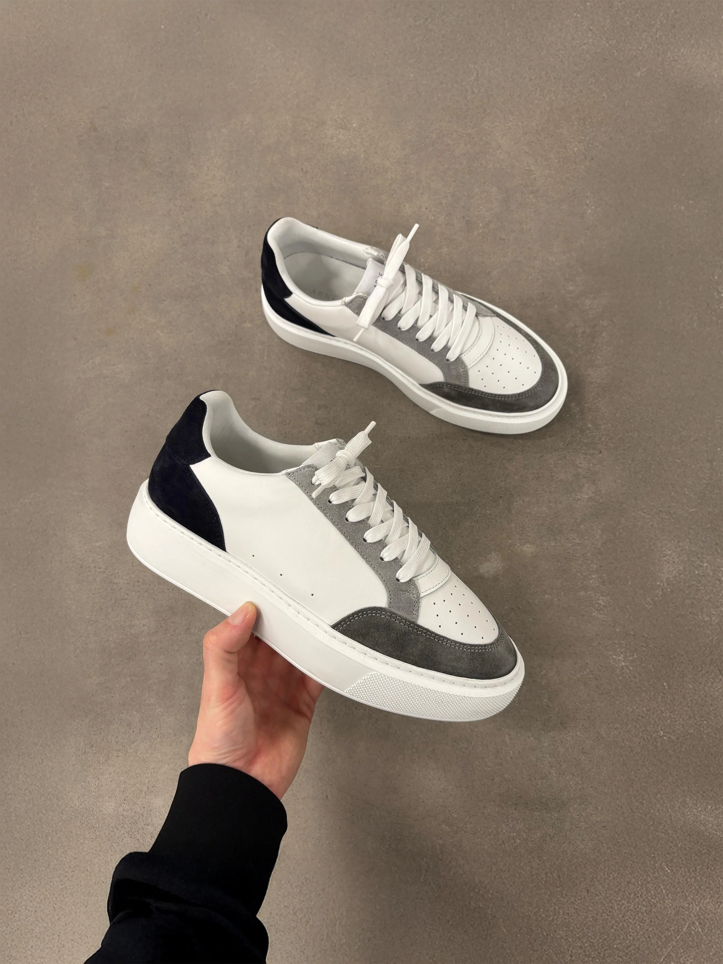 Court Trainer 2.0 in White Navy - Image 7