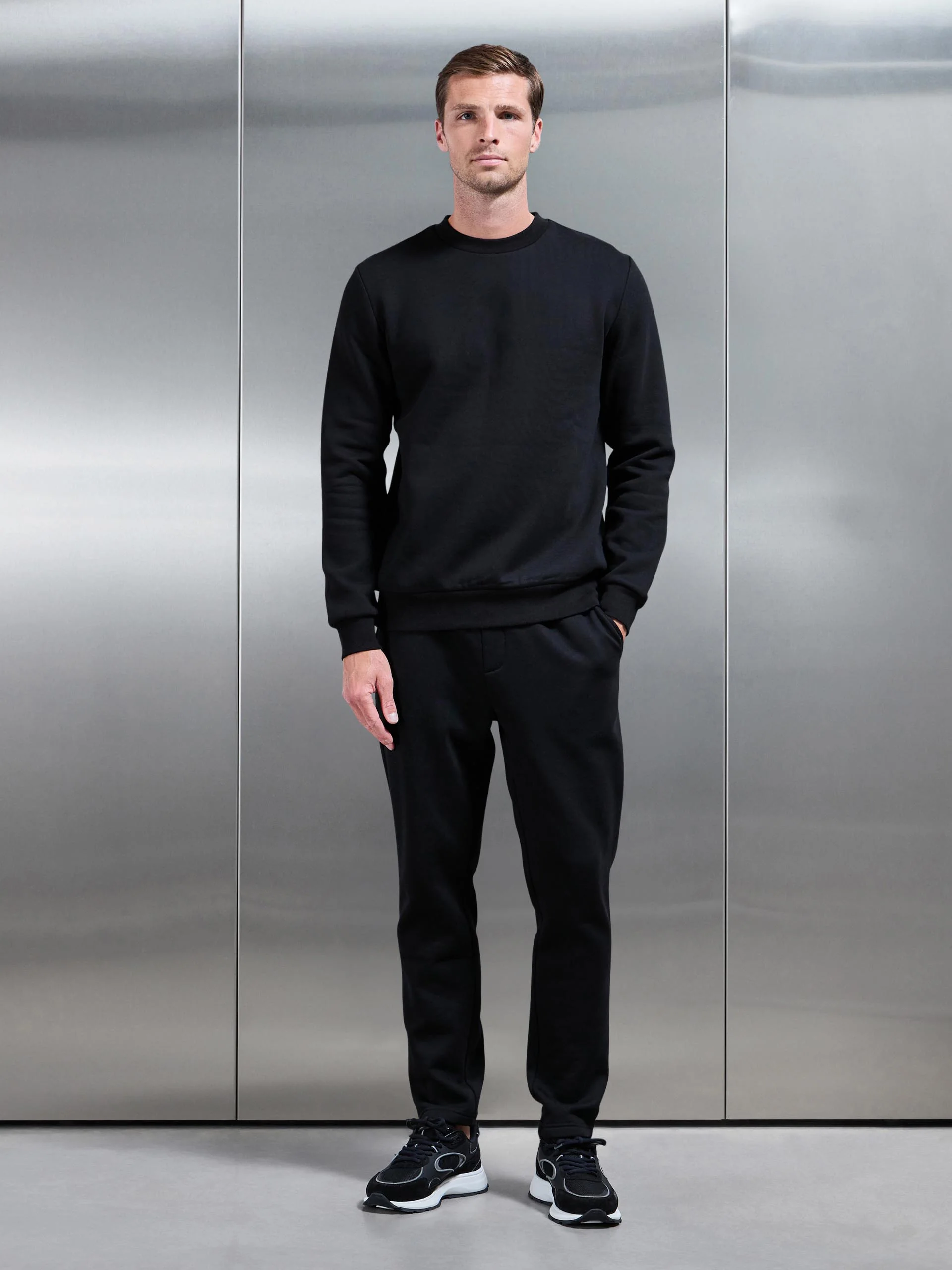 Essential Sweatshirt in Black - Image 2
