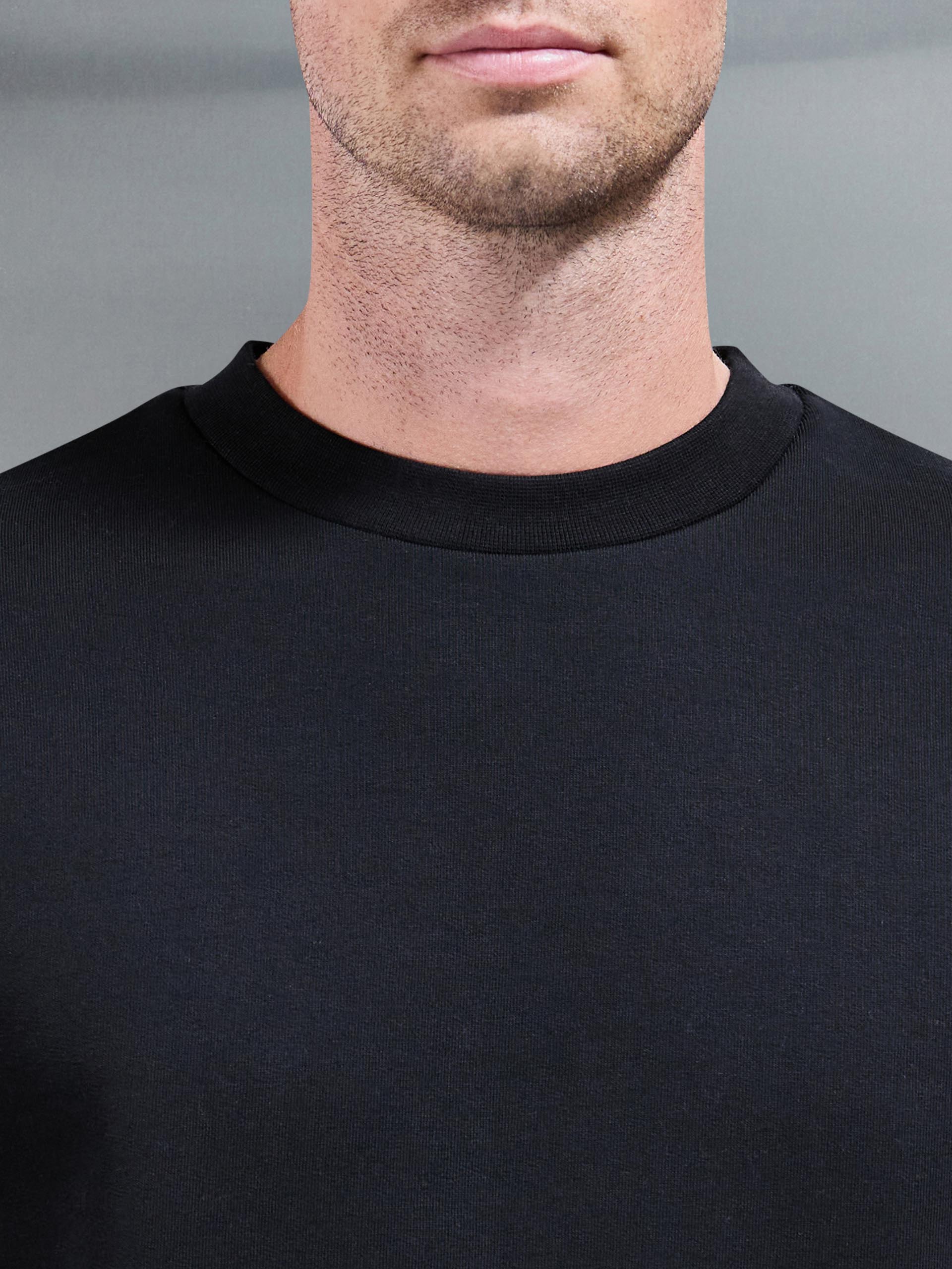 Essential Sweatshirt in Black - Image 3