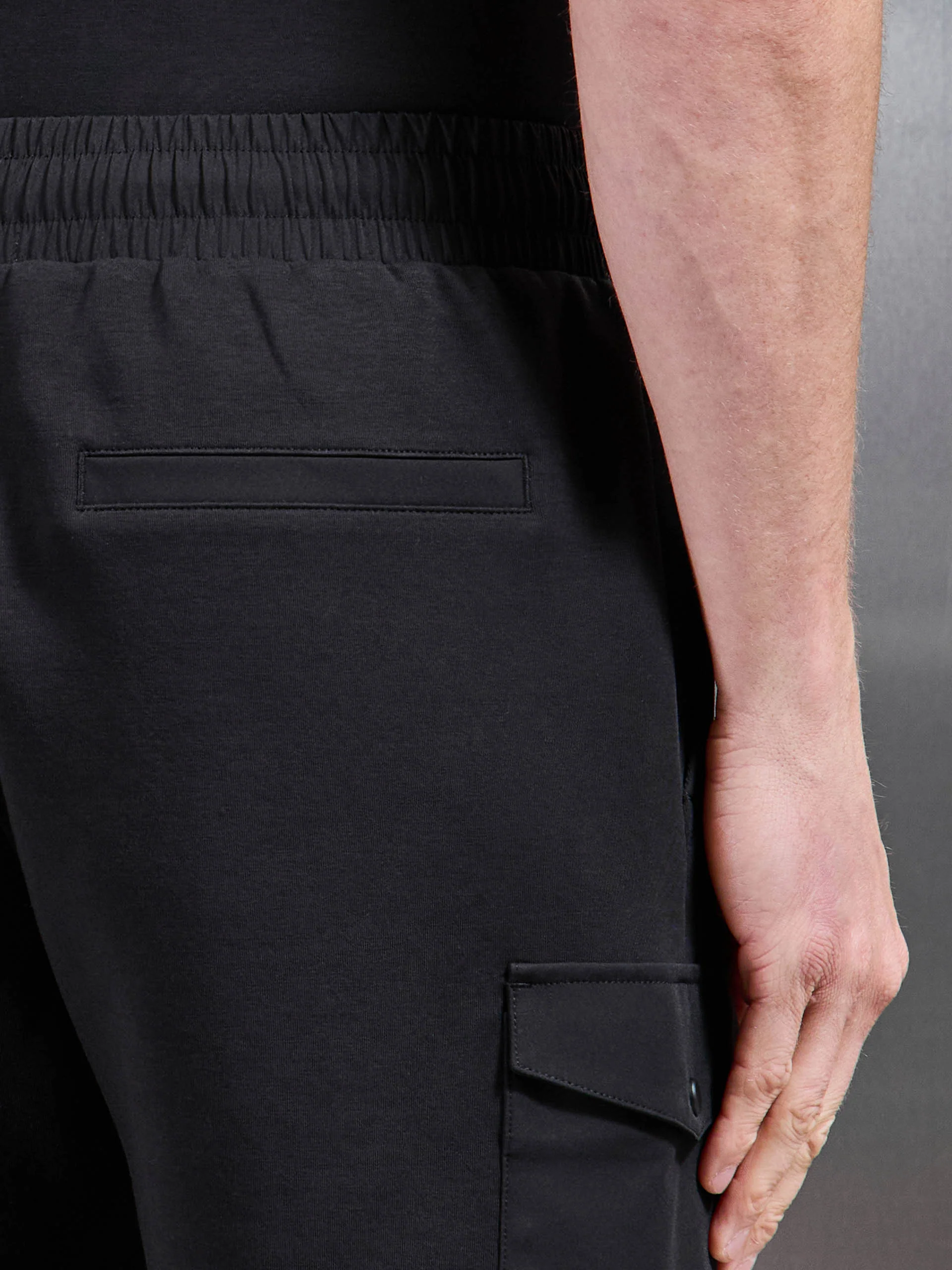Everyday Luxe Hybrid Cargo Short in Black - Image 6