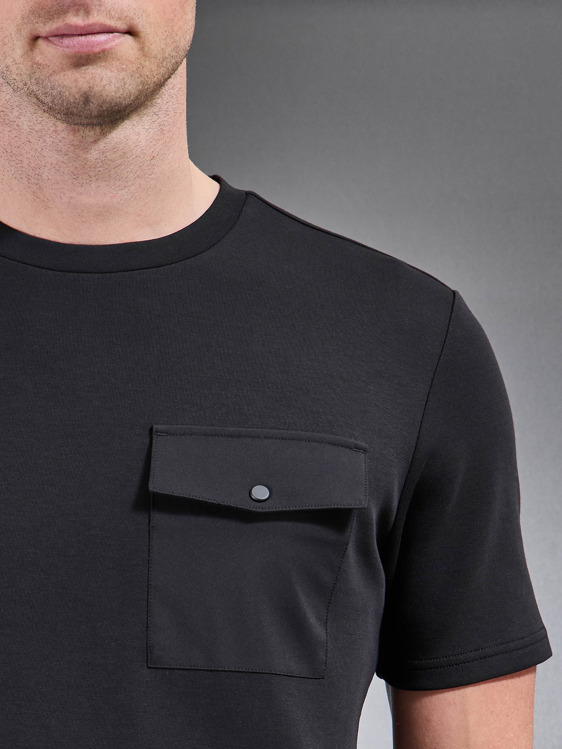 Everyday Luxe Hybrid Cargo T-Shirt in Black - Image 4