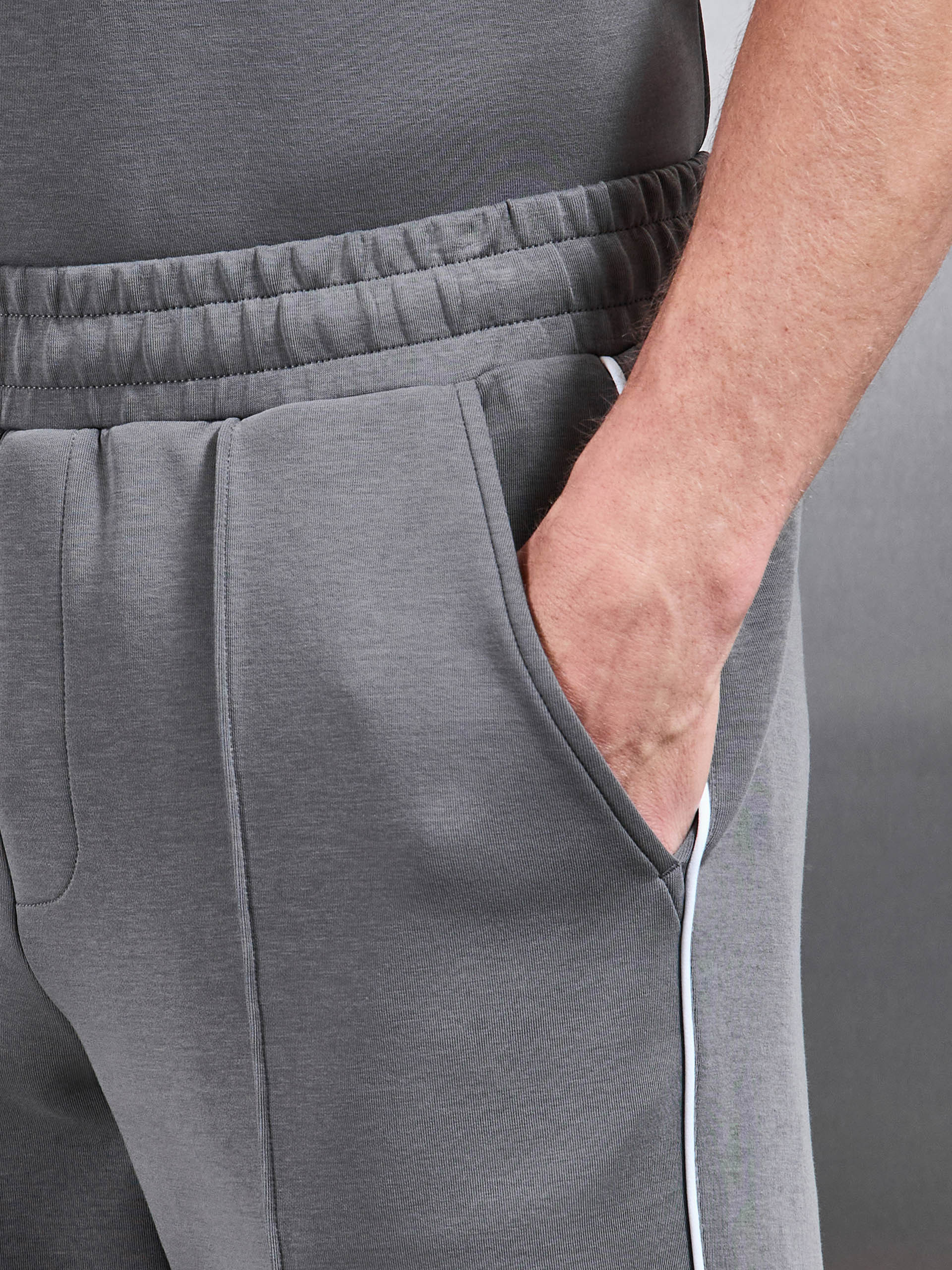 Everyday Luxe Piping Short in Grey - Image 5