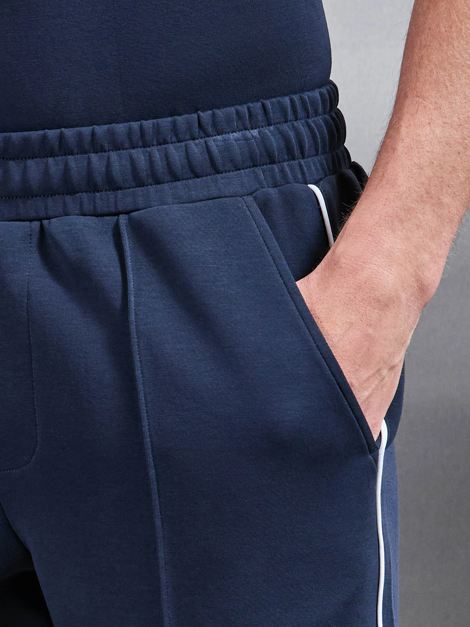 Everyday Luxe Piping Short in Navy - Image 5