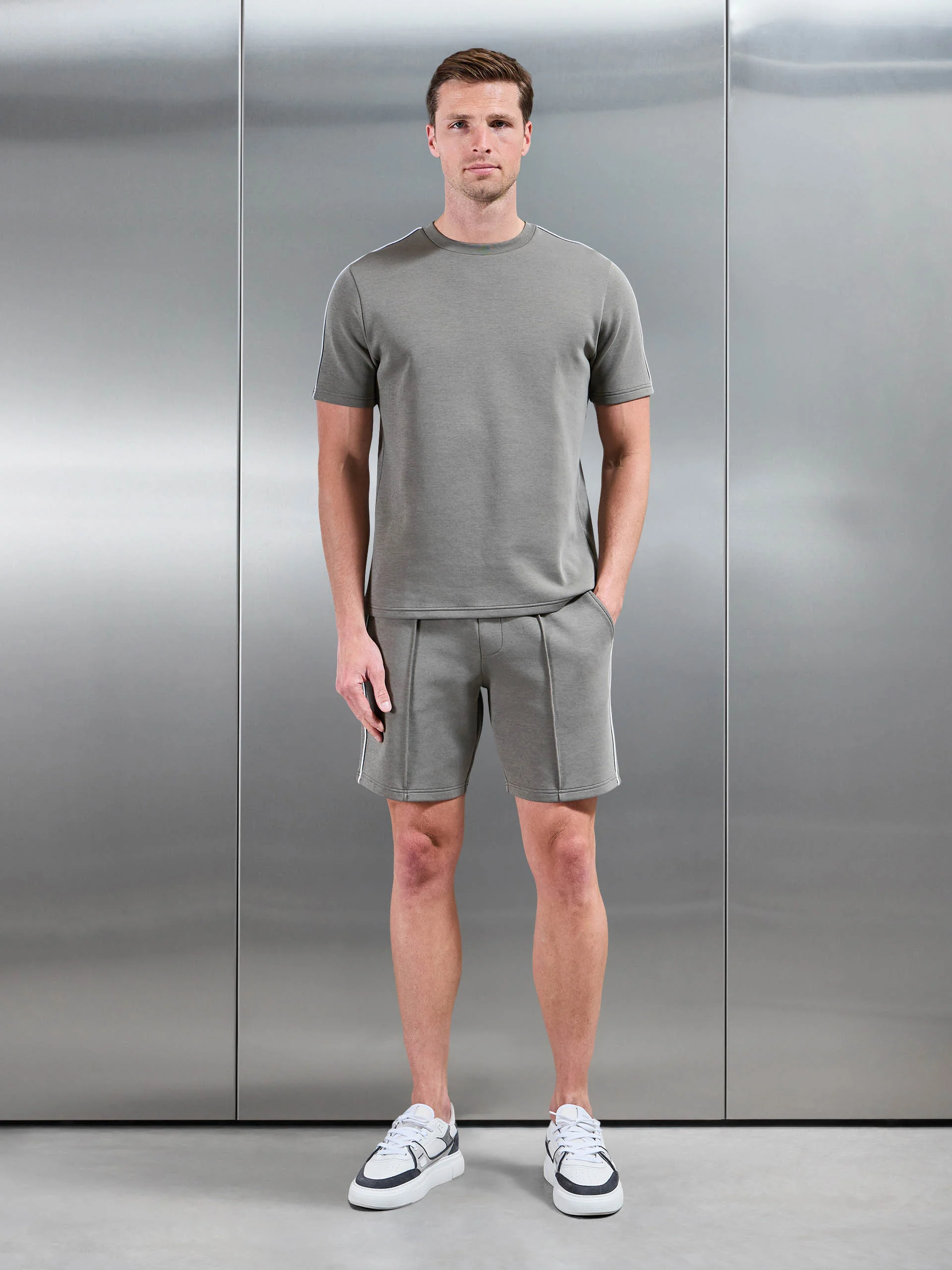 Everyday Luxe Piping Short in Olive - Image 2