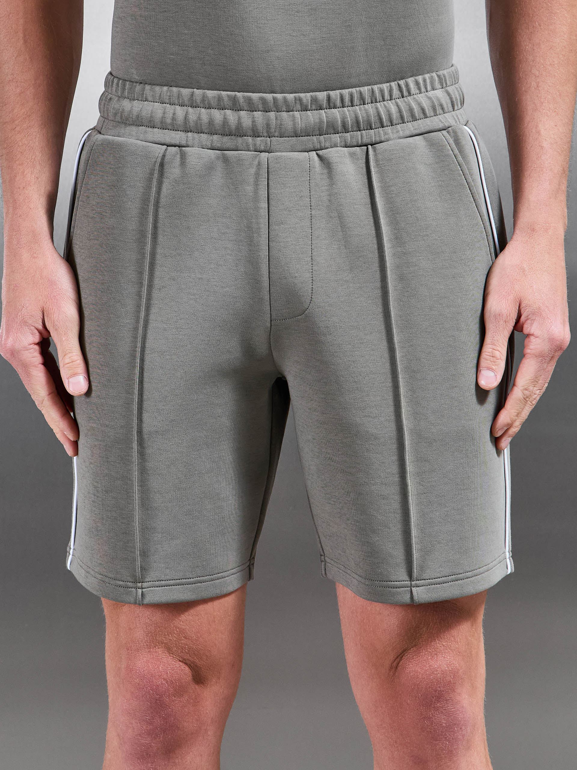 Everyday Luxe Piping Short in Olive - Image 4