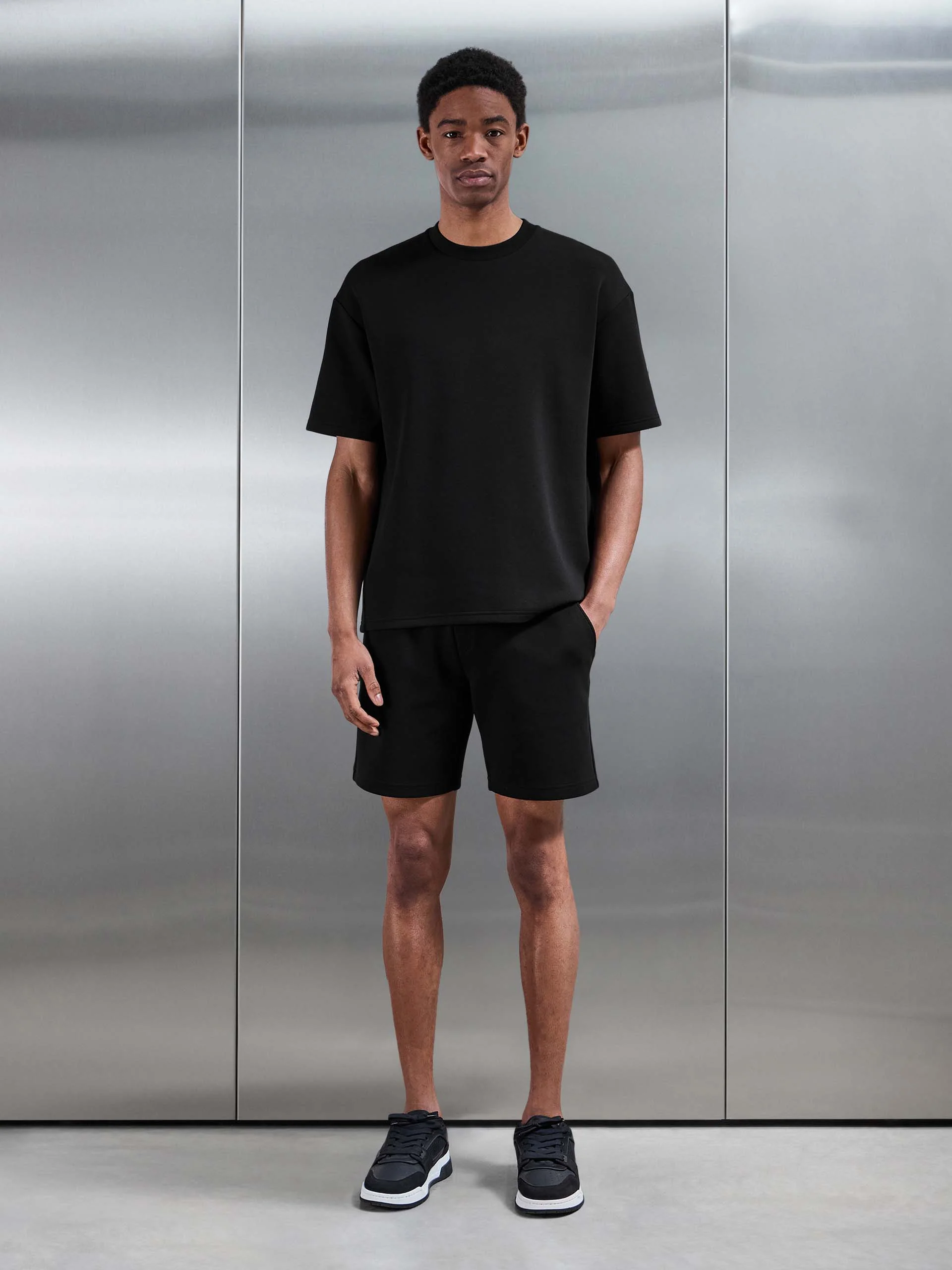 Everyday Luxe Relaxed Short in Black - Image 2