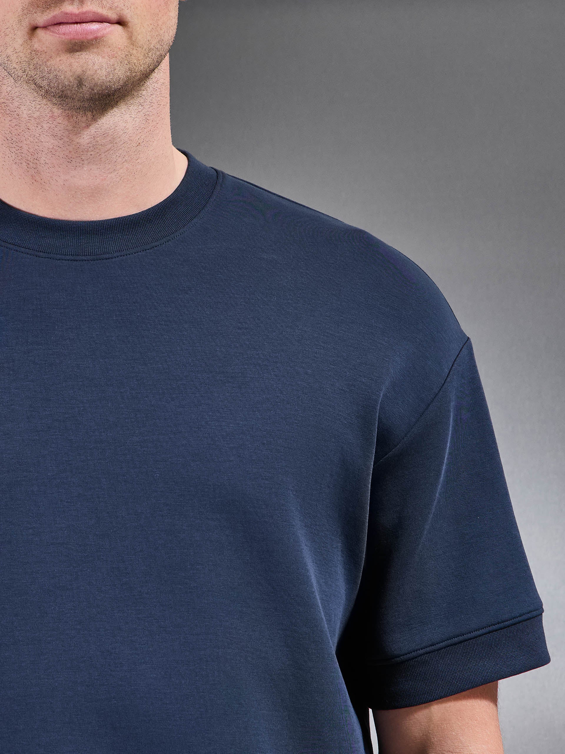 Everyday Luxe Ribbed Relaxed T-Shirt in Navy - Image 4