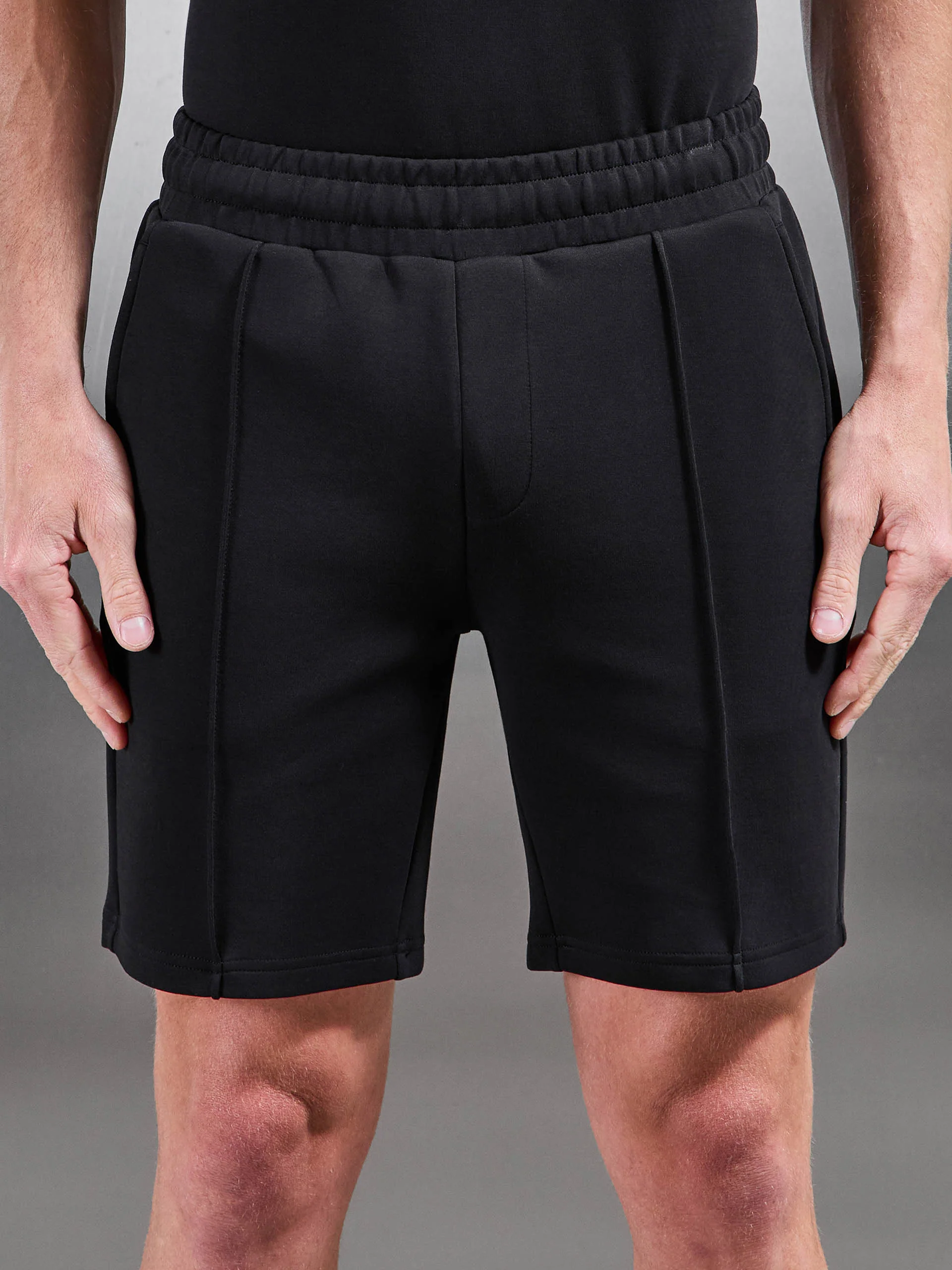 Everyday Luxe Short in Black - Image 4