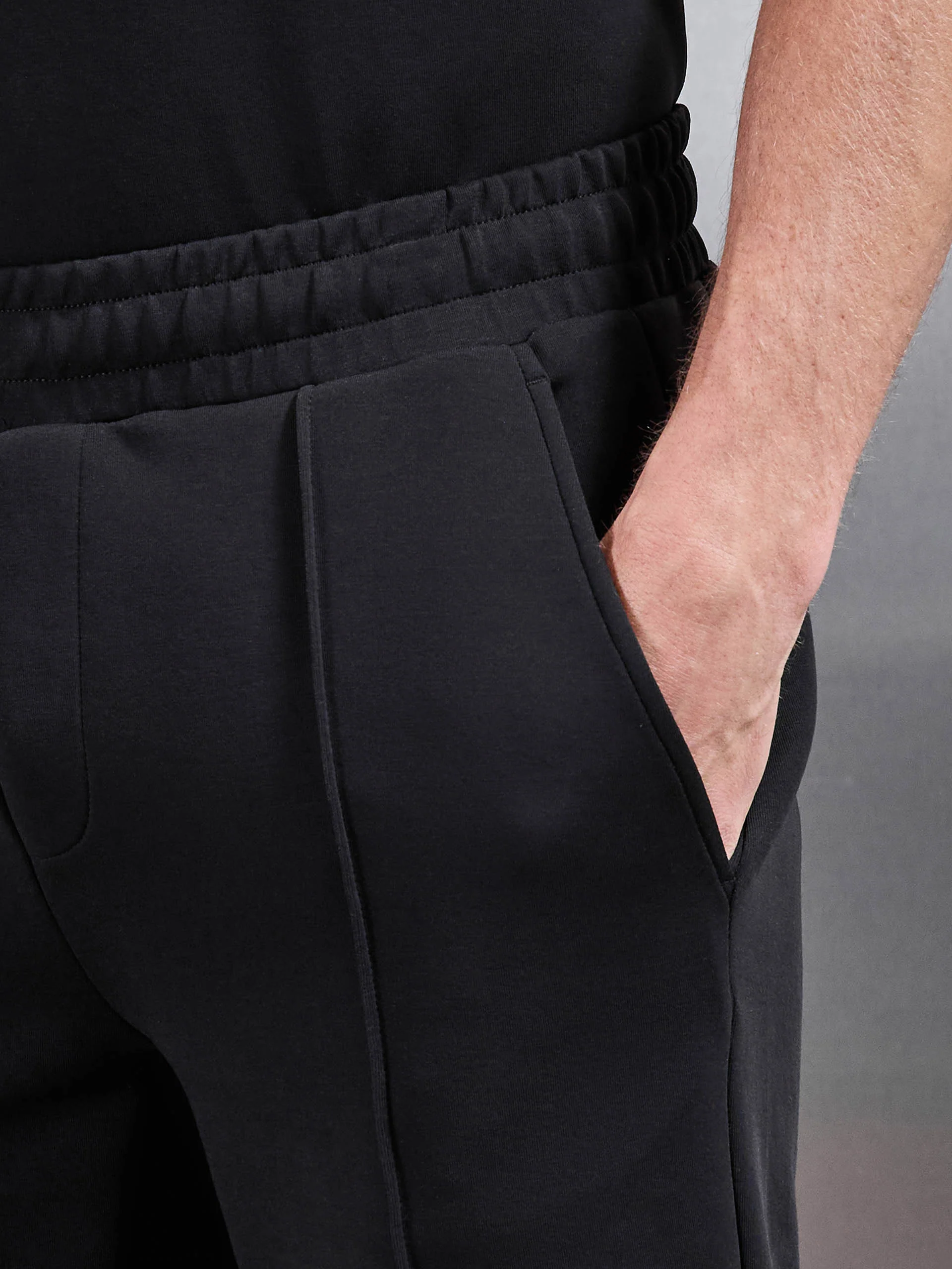 Everyday Luxe Short in Black - Image 5