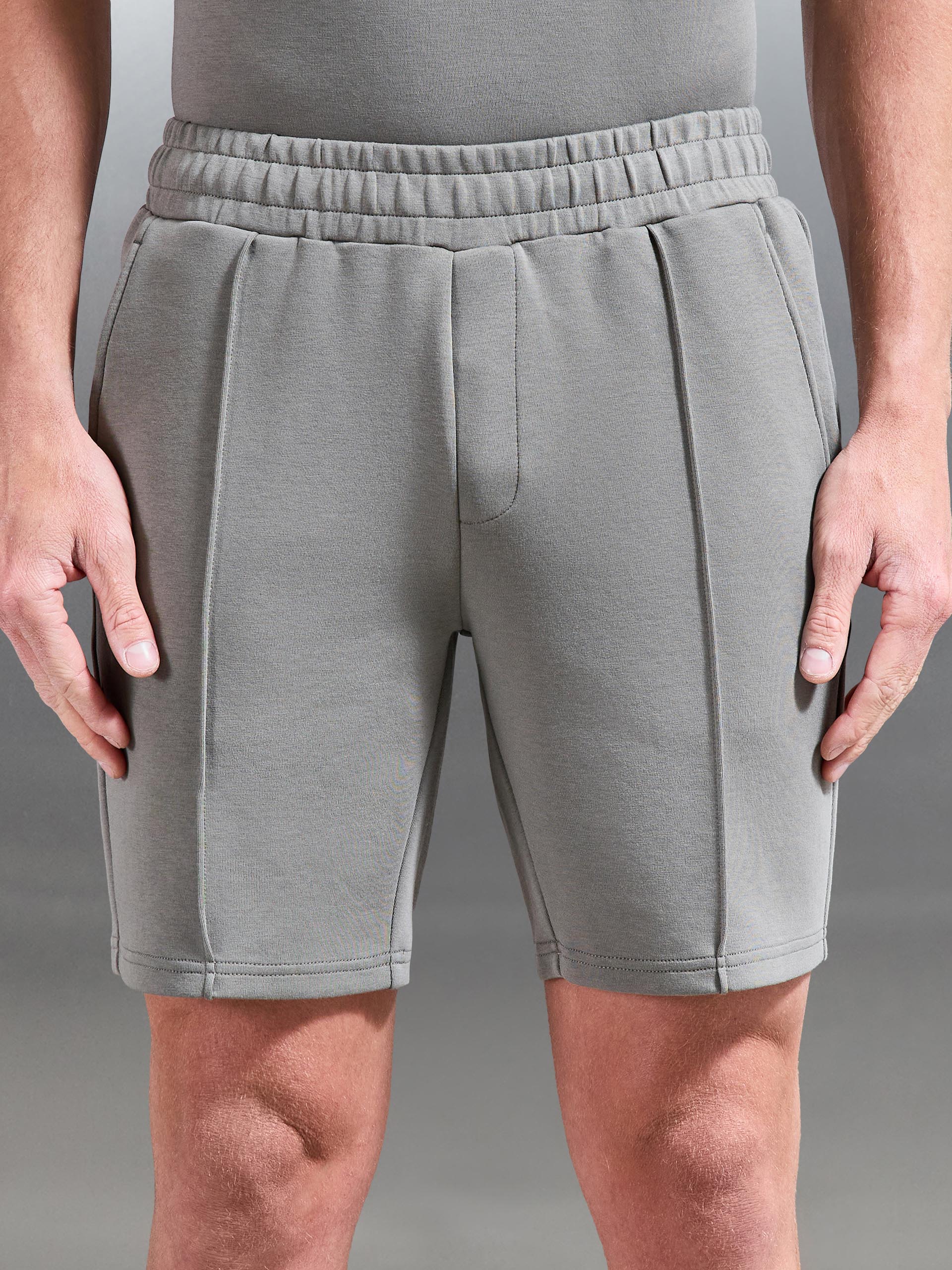Everyday Luxe Short in Olive - Image 4