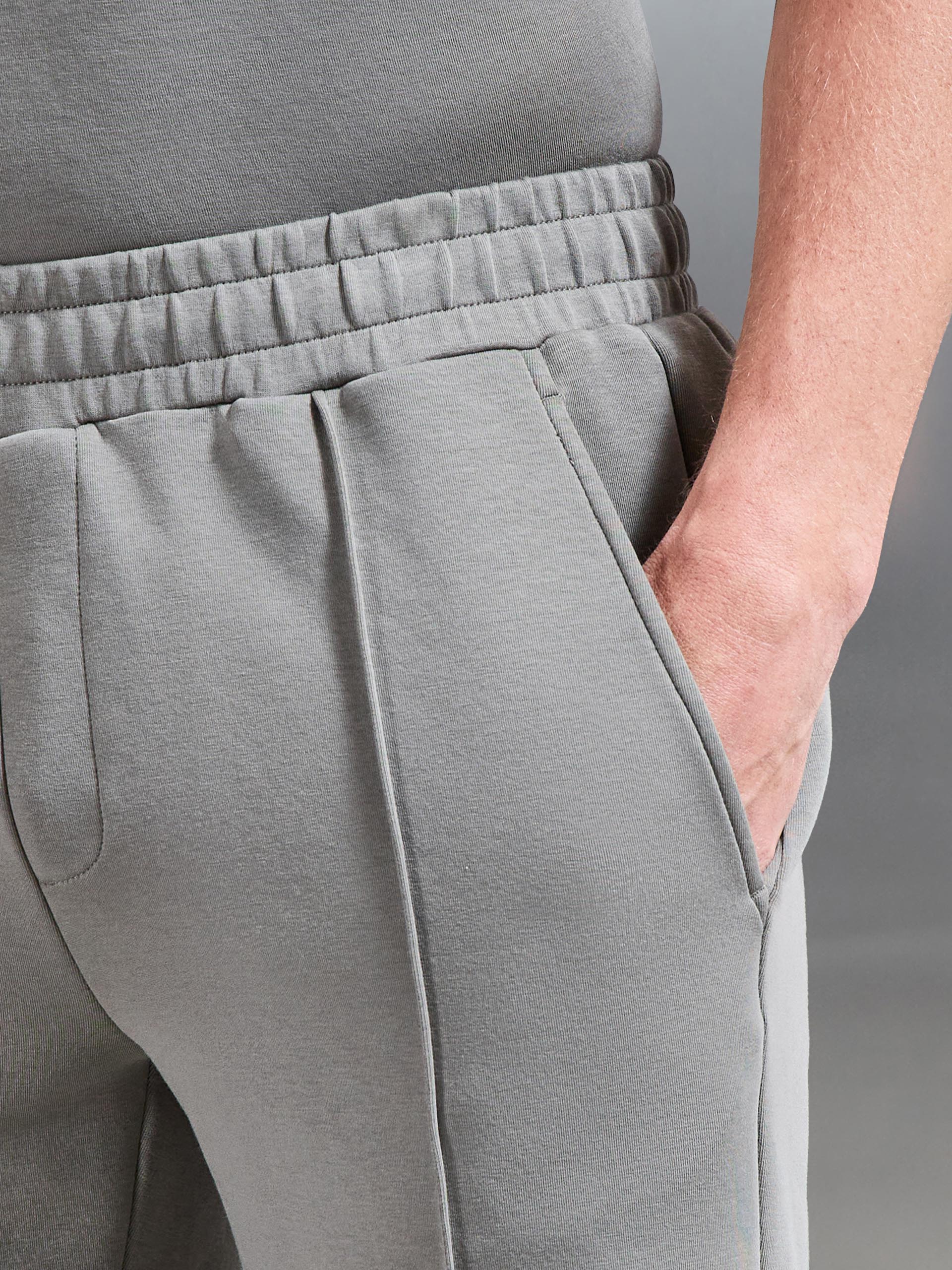 Everyday Luxe Short in Olive - Image 6