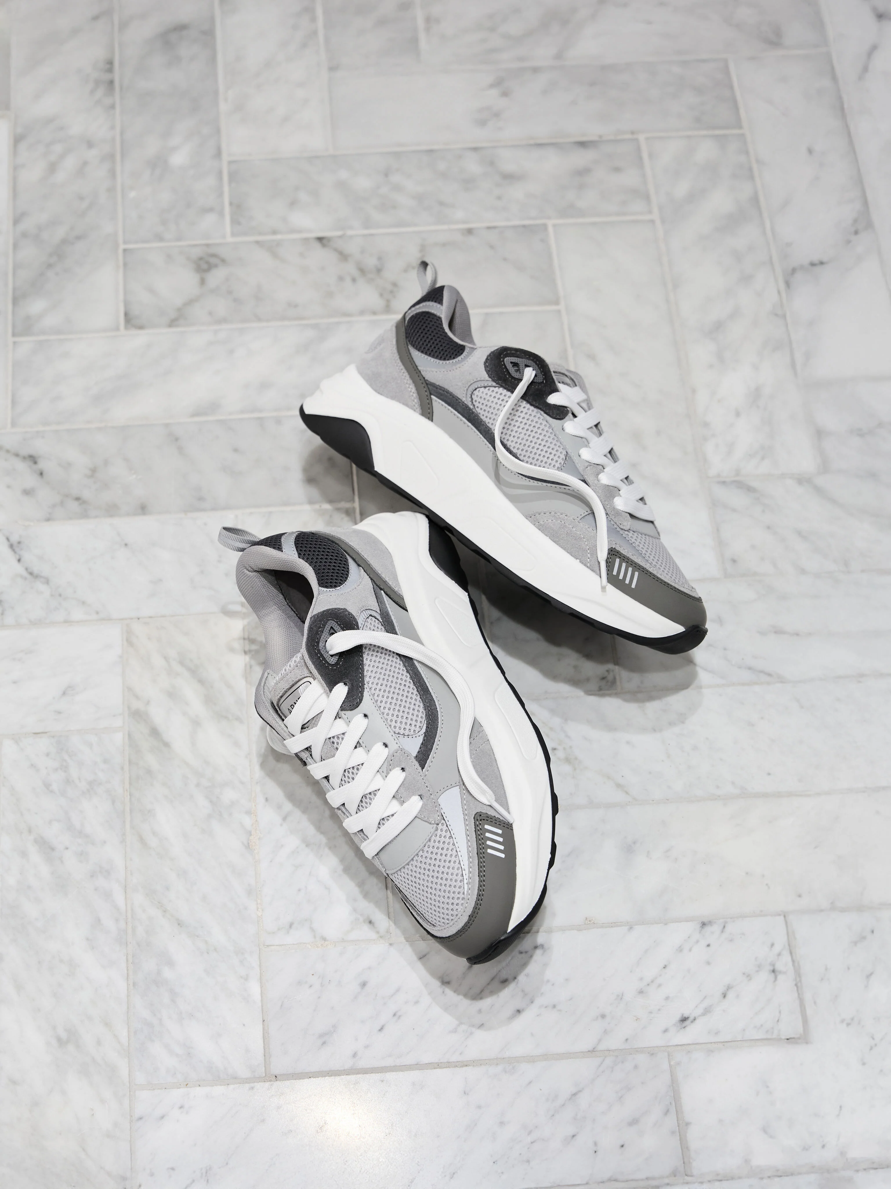 Flow Runner in Grey - Image 2