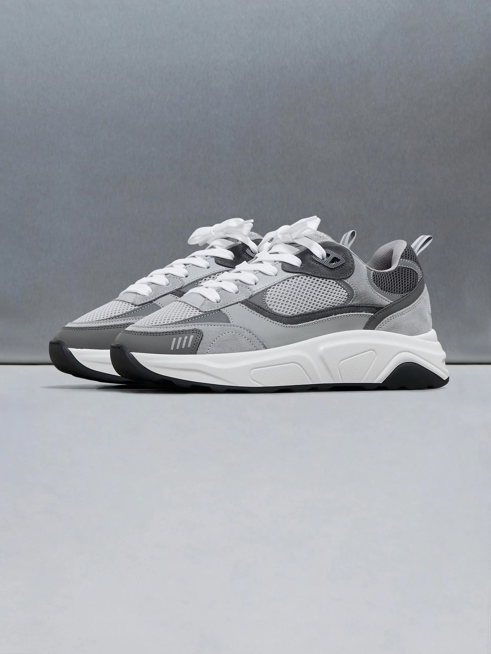 Flow Runner in Grey - Image 3